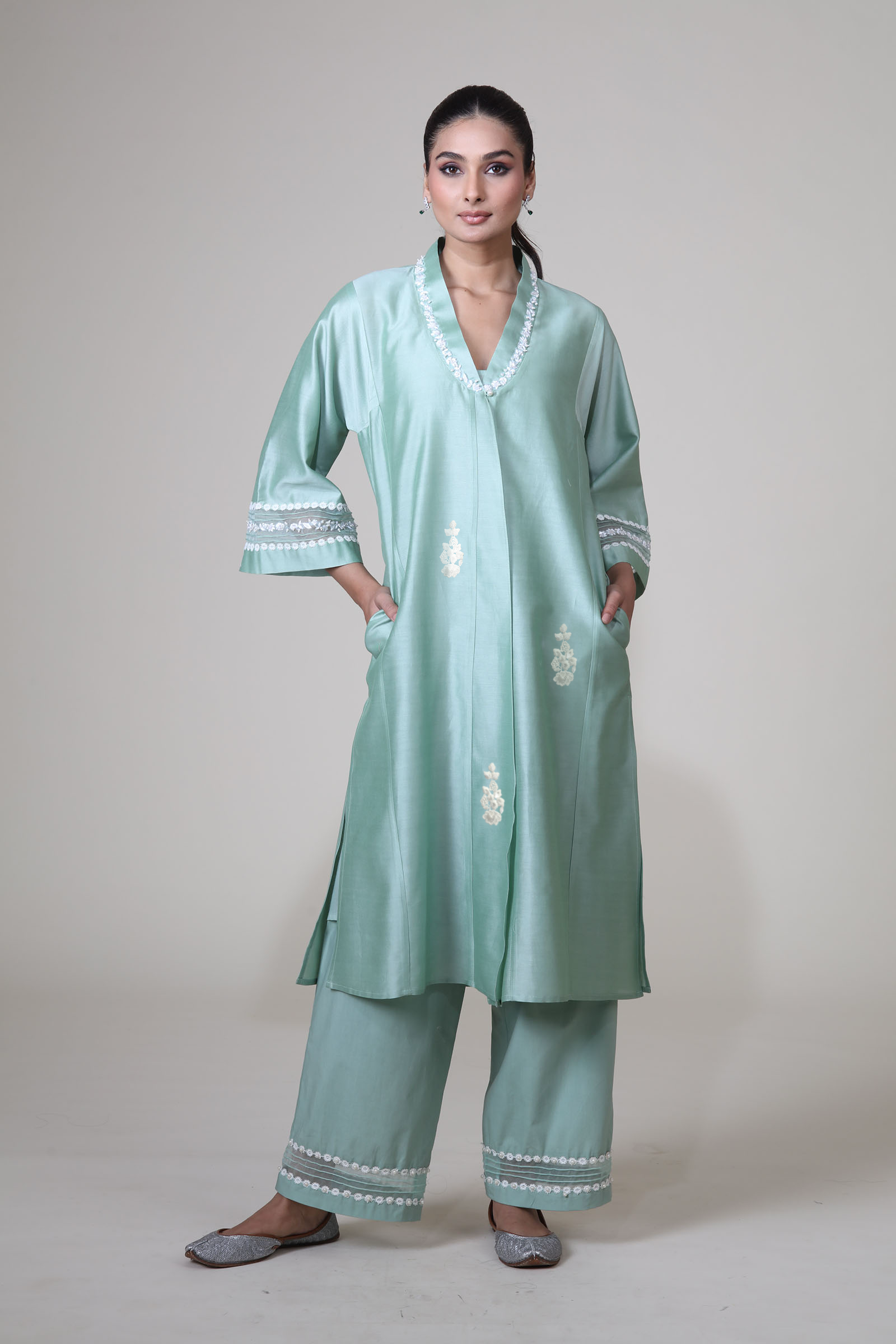https://cdn.shopify.com/s/files/1/0585/9495/1341/files/Ambreenmintfront.png?v=1773036092