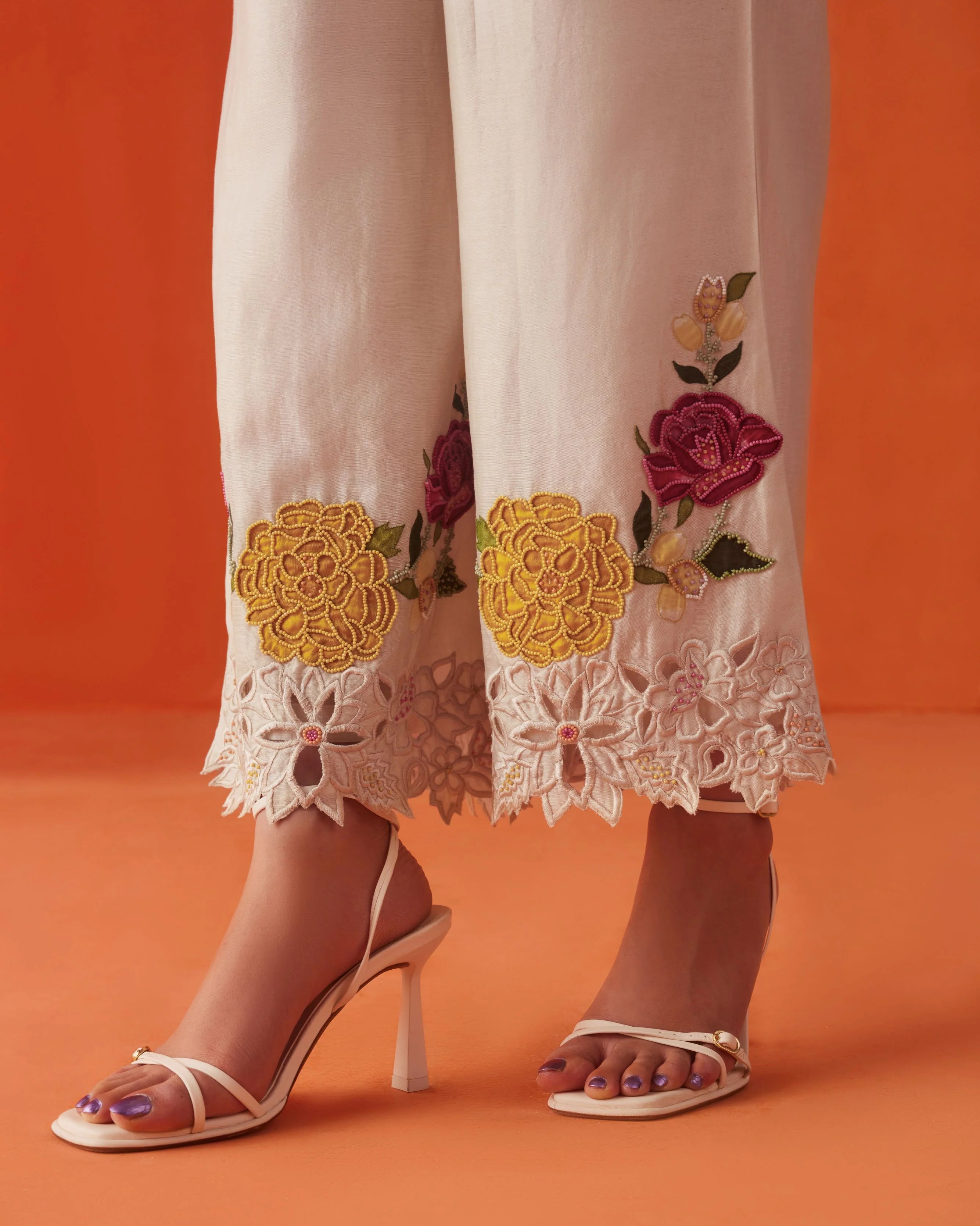 IVORY FLORAL APPLIQUE TUNIC WITH PANTS