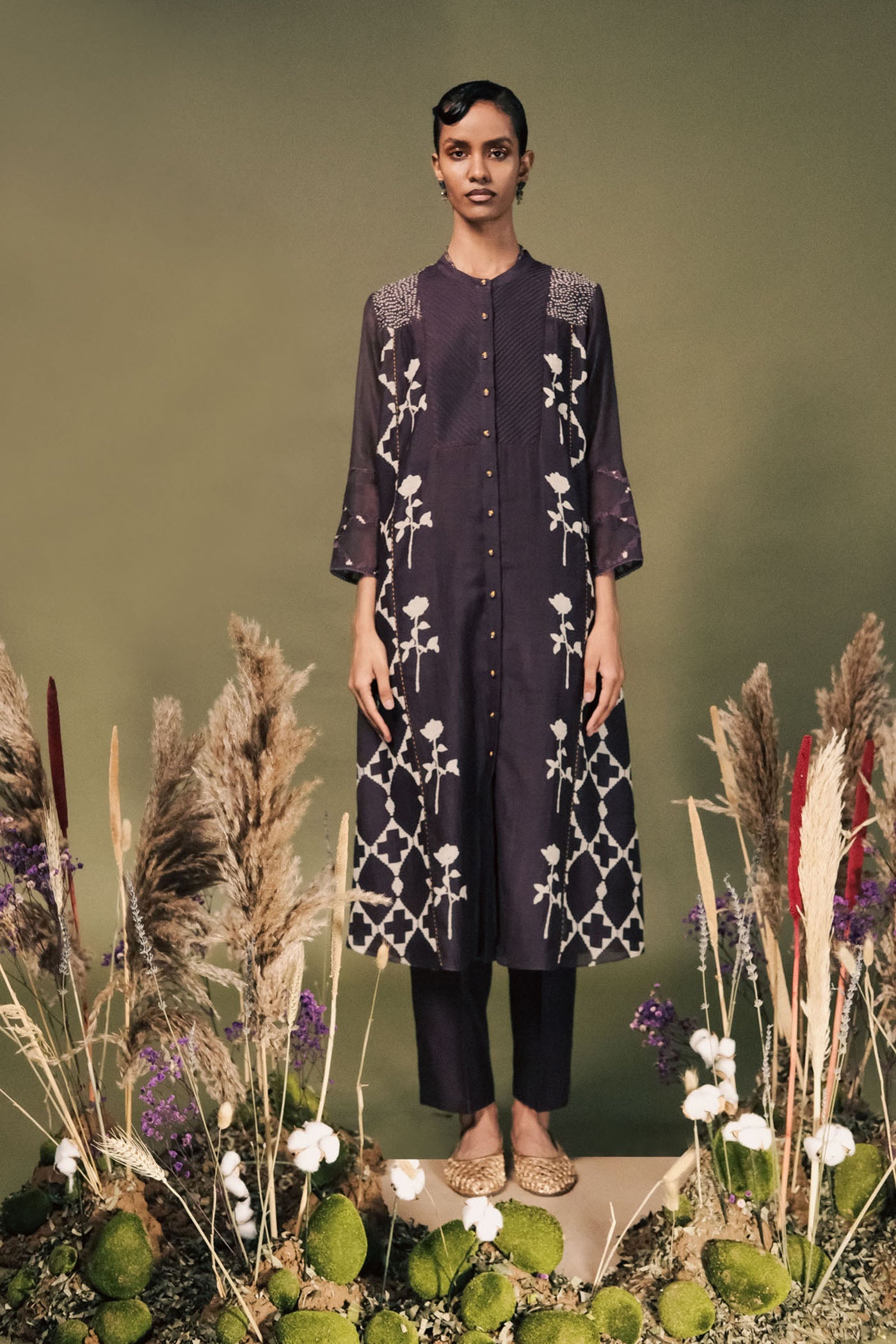 Elegant Lavender Mul Chanderi Tunic Set: Embroidered Sleeves & Silk Chanderi Pants