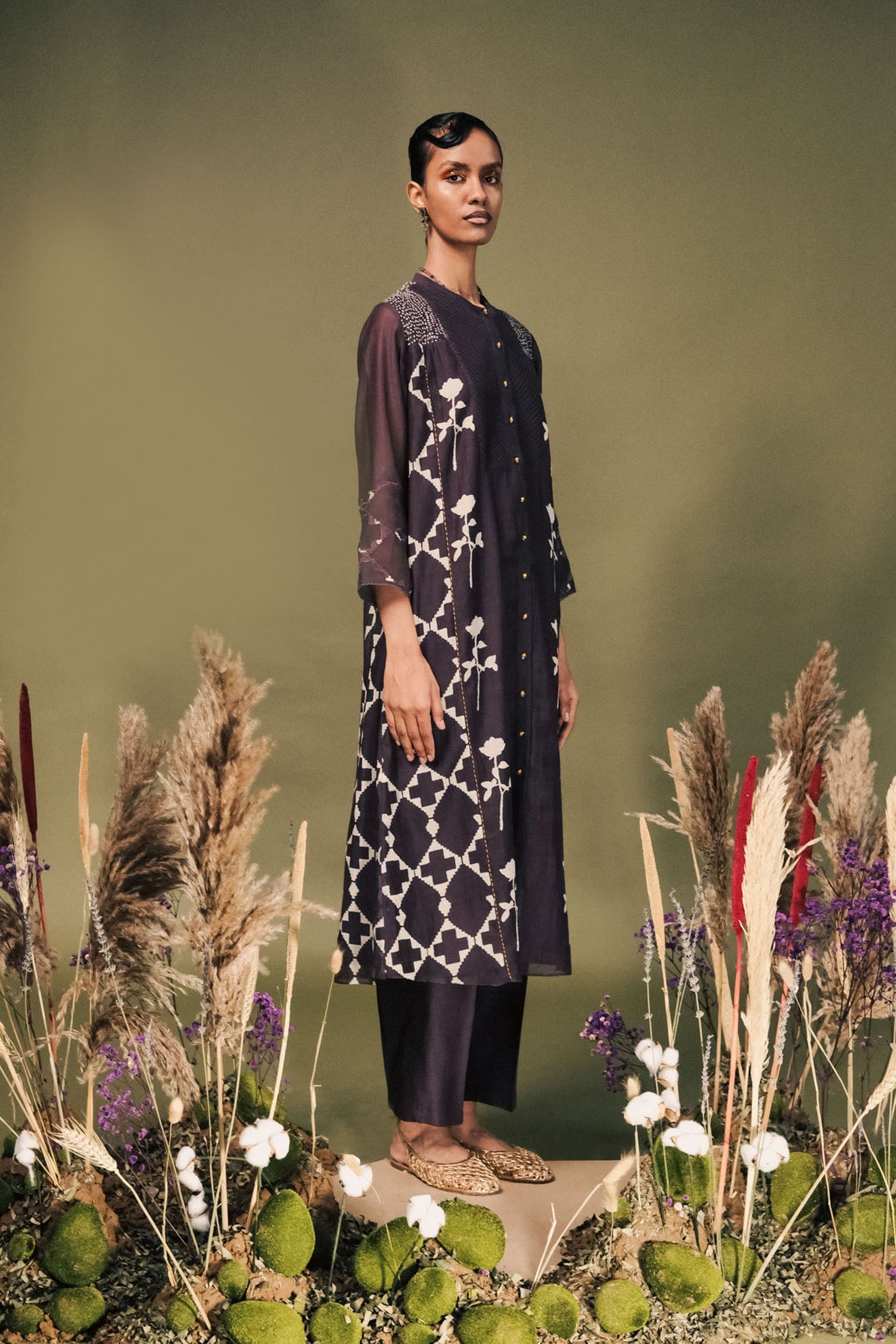Elegant Lavender Mul Chanderi Tunic Set: Embroidered Sleeves & Silk Chanderi Pants