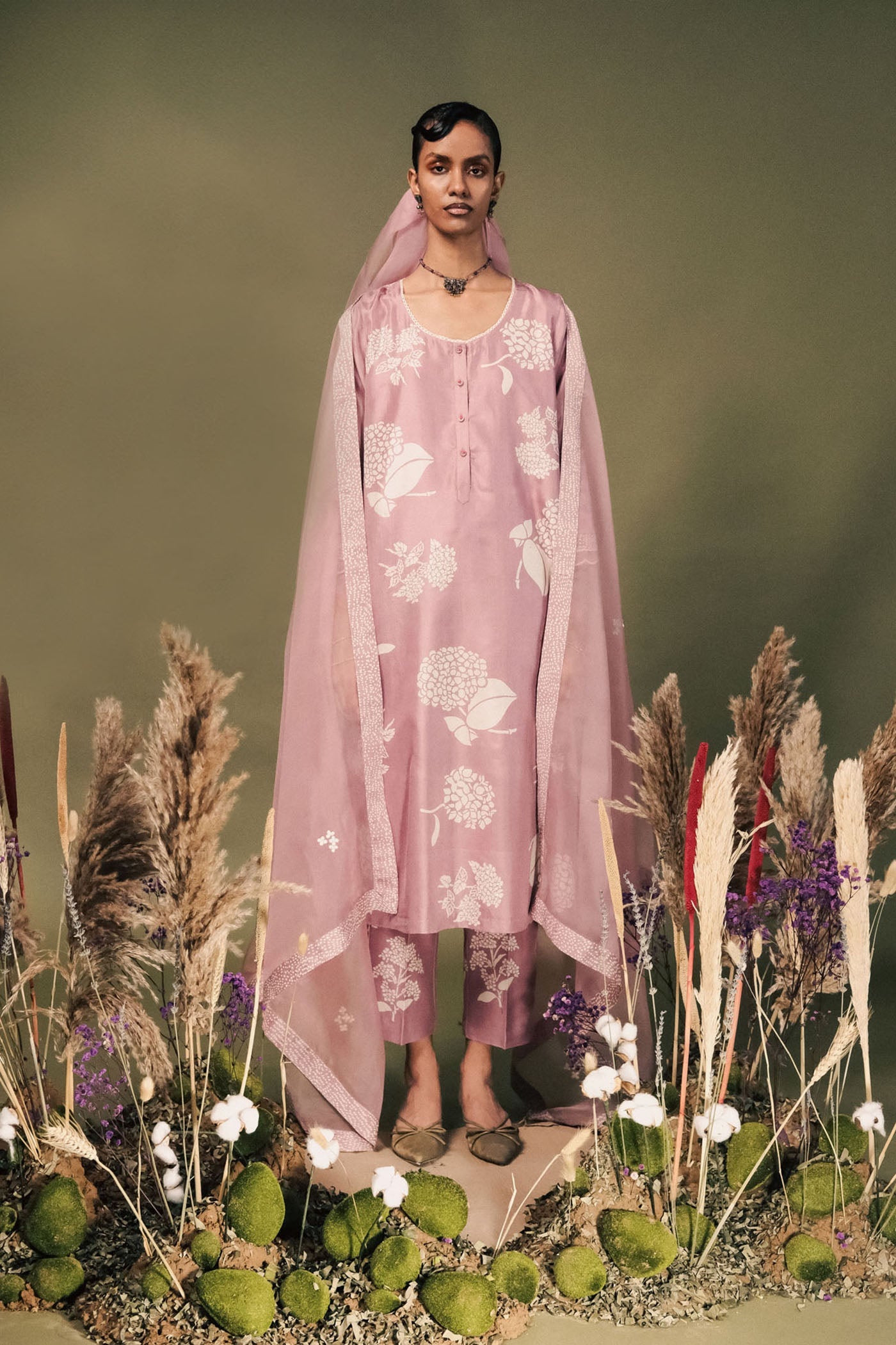 Stunning Lilac Mulberry Silk Tunic Set: Embroidered Sleeves, Elegant Organza Dupatta
