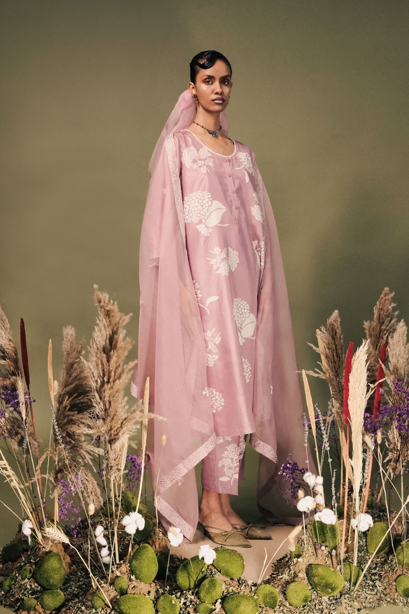 Stunning Lilac Mulberry Silk Tunic Set: Embroidered Sleeves, Elegant Organza Dupatta