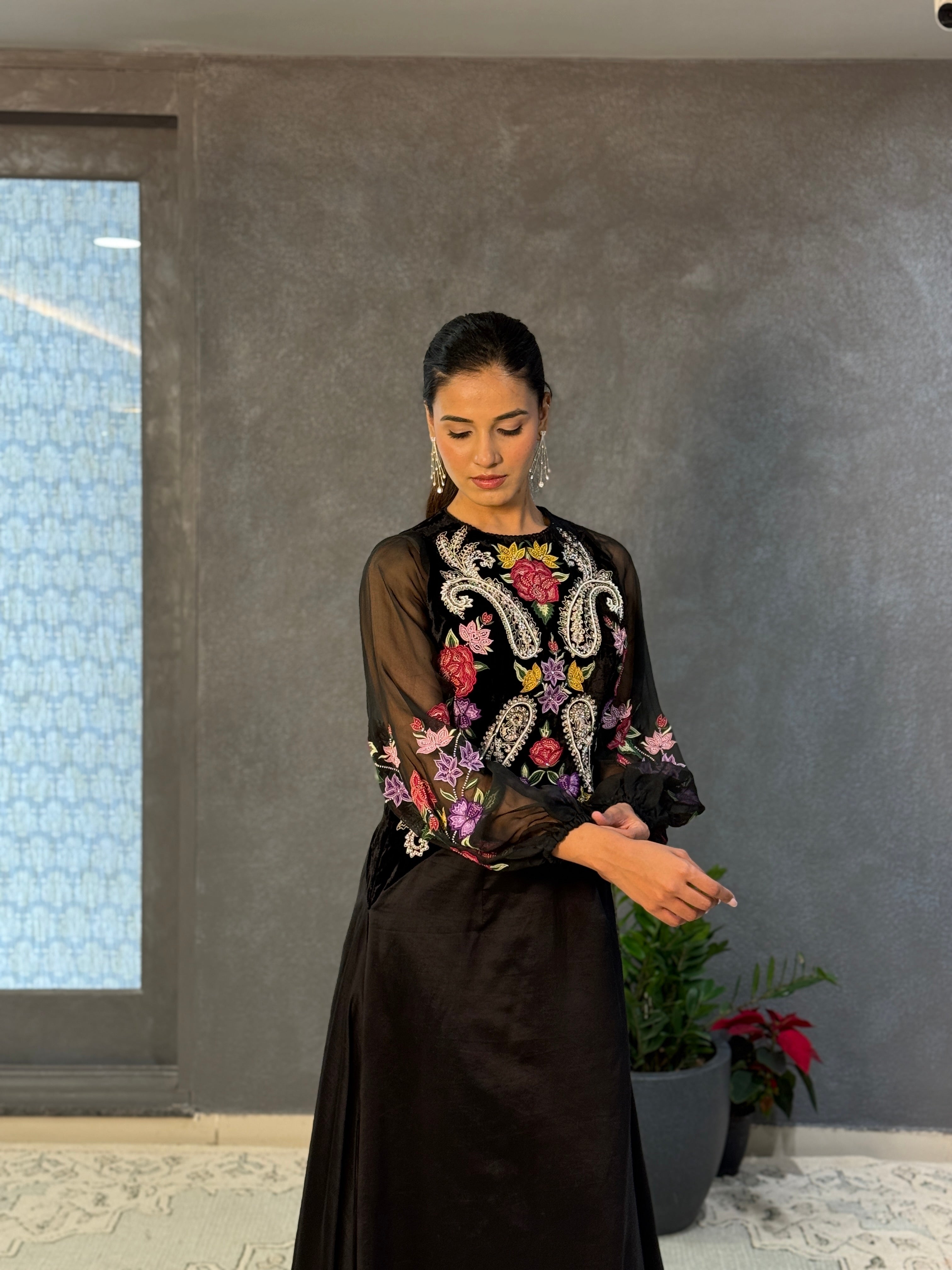BLACK CONTRAST PAISLEY FLOUNCE DRESS