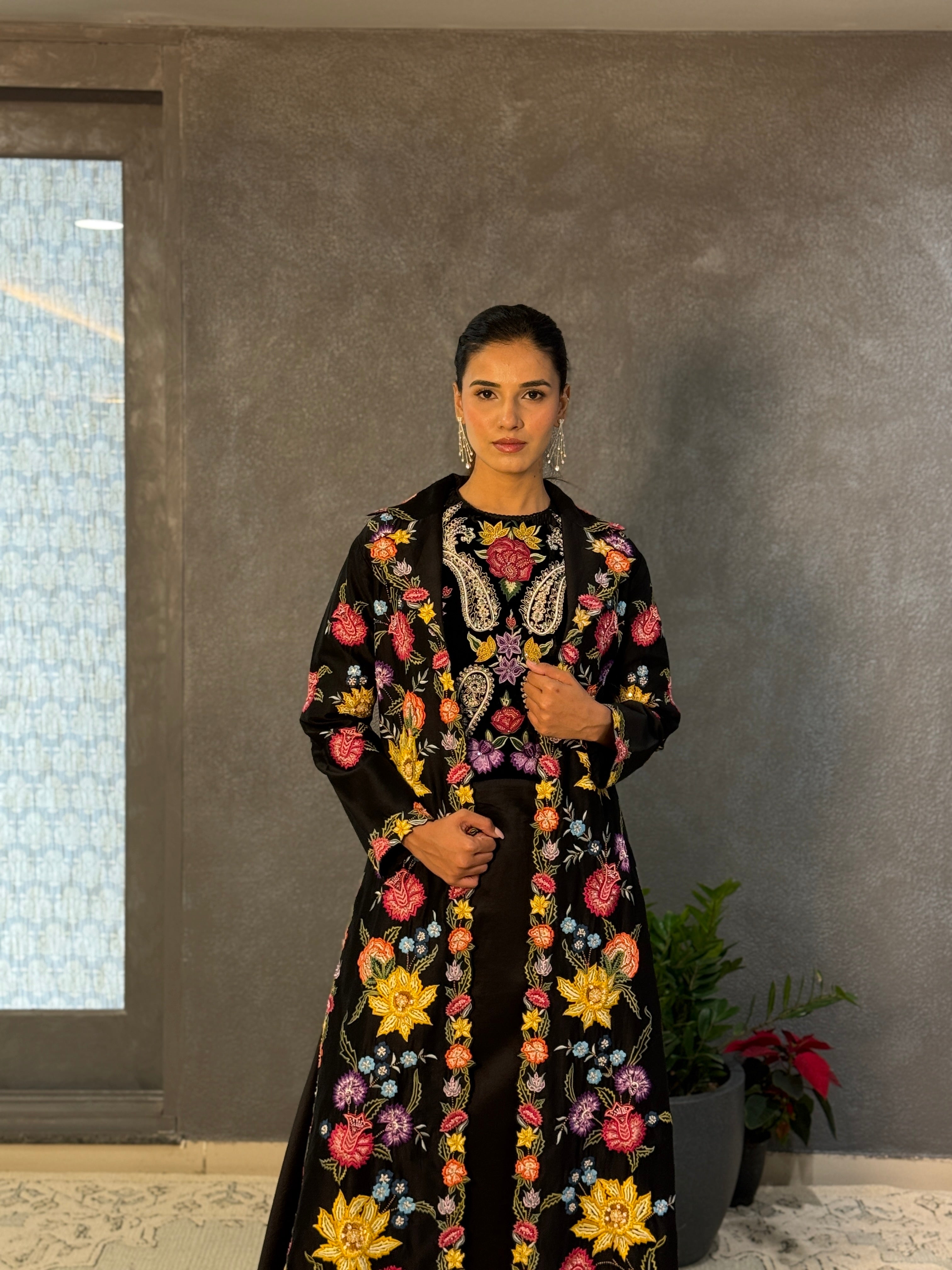 BLACK FLORAL THREADWORK LONG JACKET