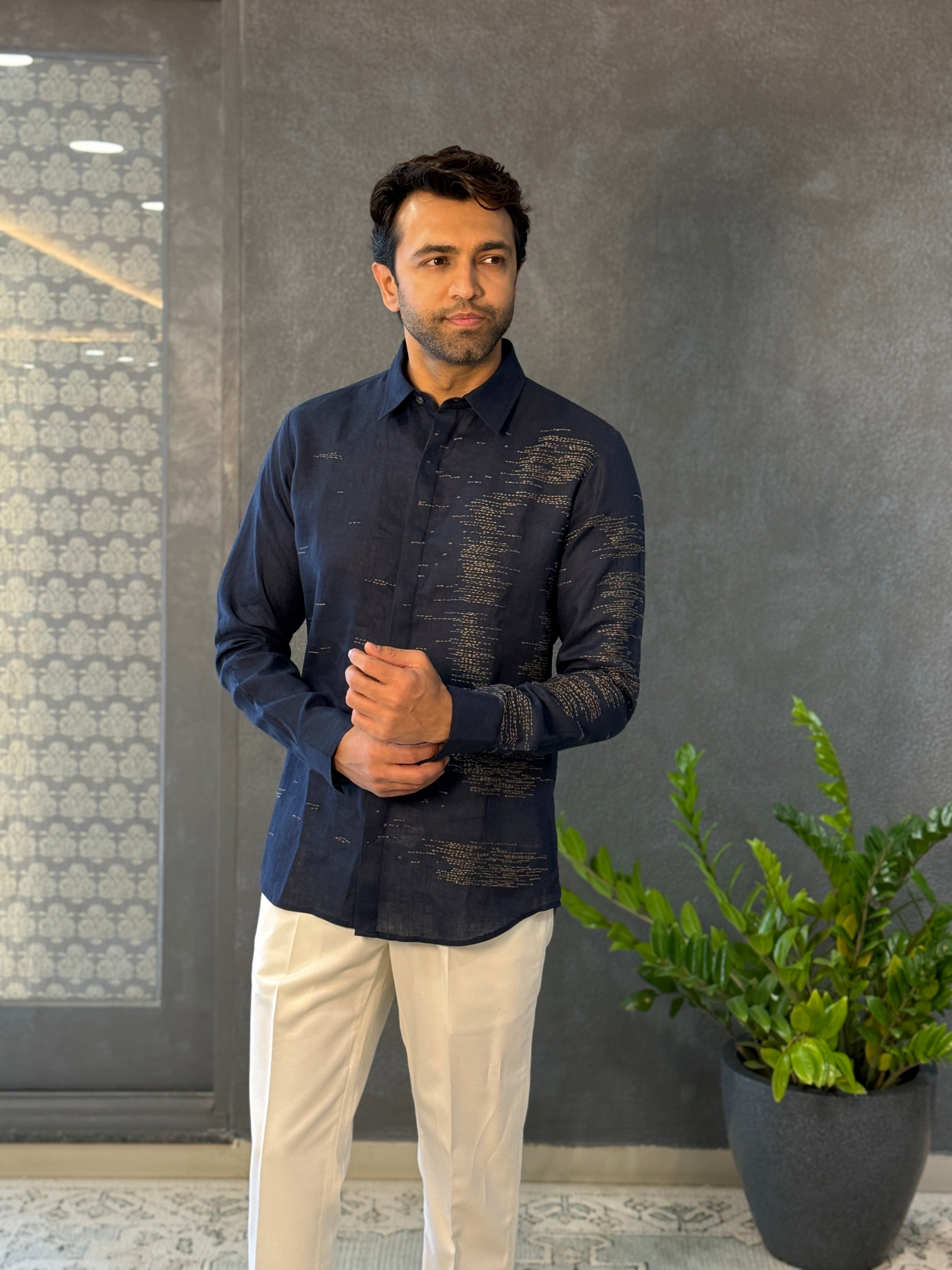 BLUR SHADOW EMBROIDERED SHIRT