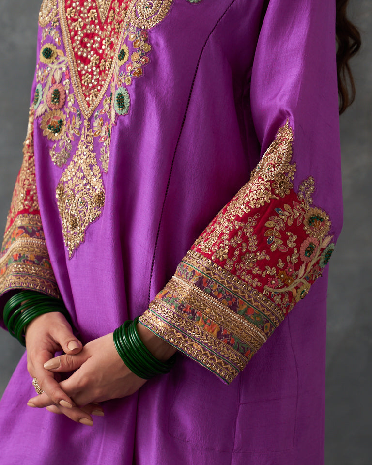 Gulrez V-neck patchwork kurta set.