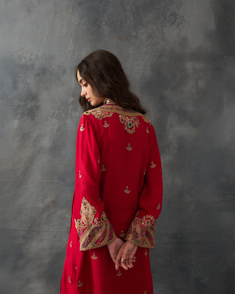 Gulrez floral booti kurta set.