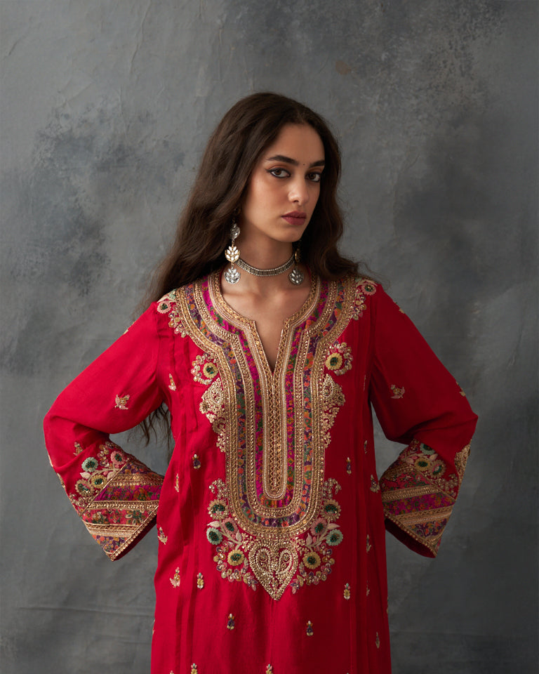 Gulrez floral booti kurta set.