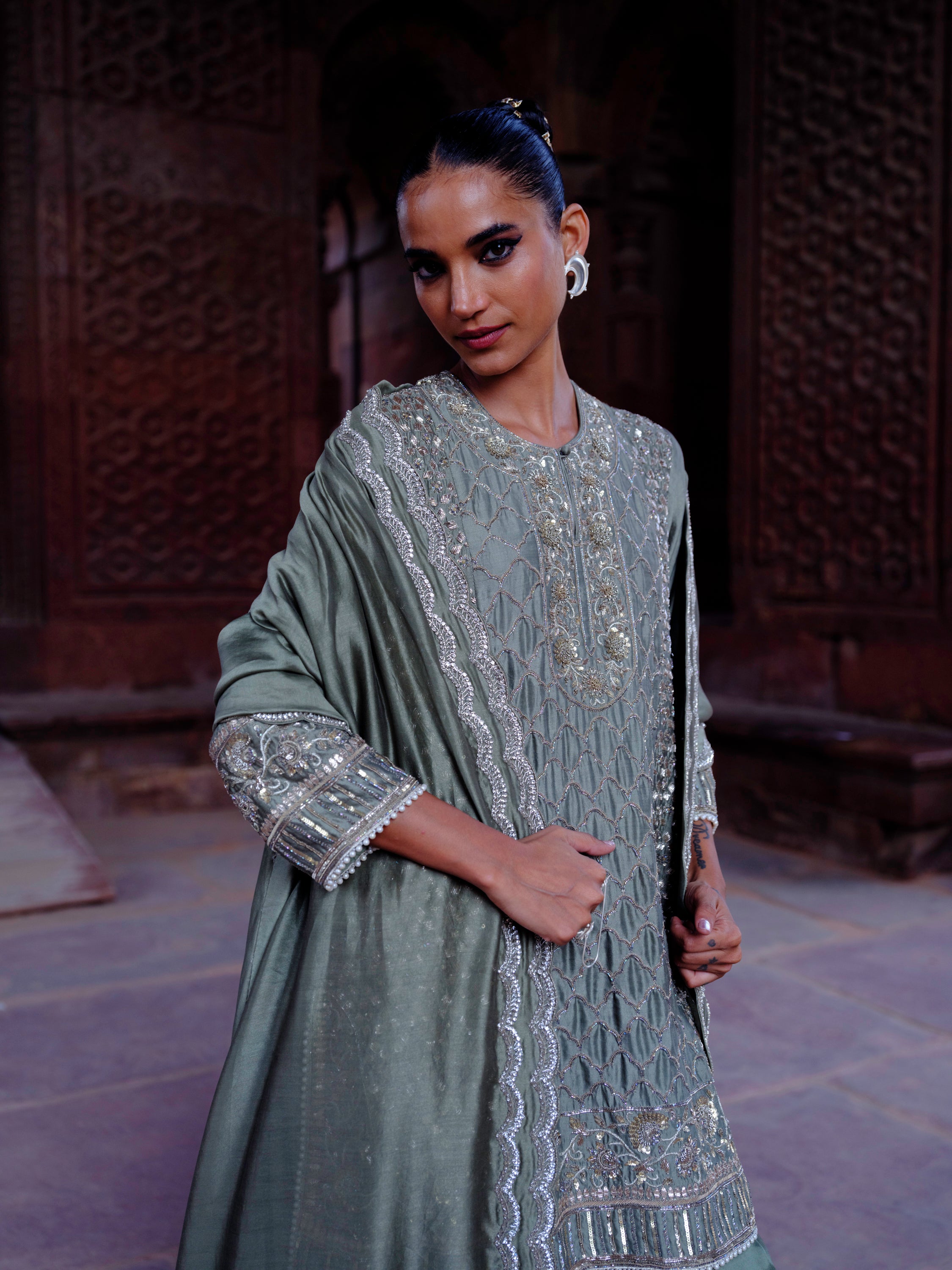Featuring a tunic in silk base with zardosi embroidery
