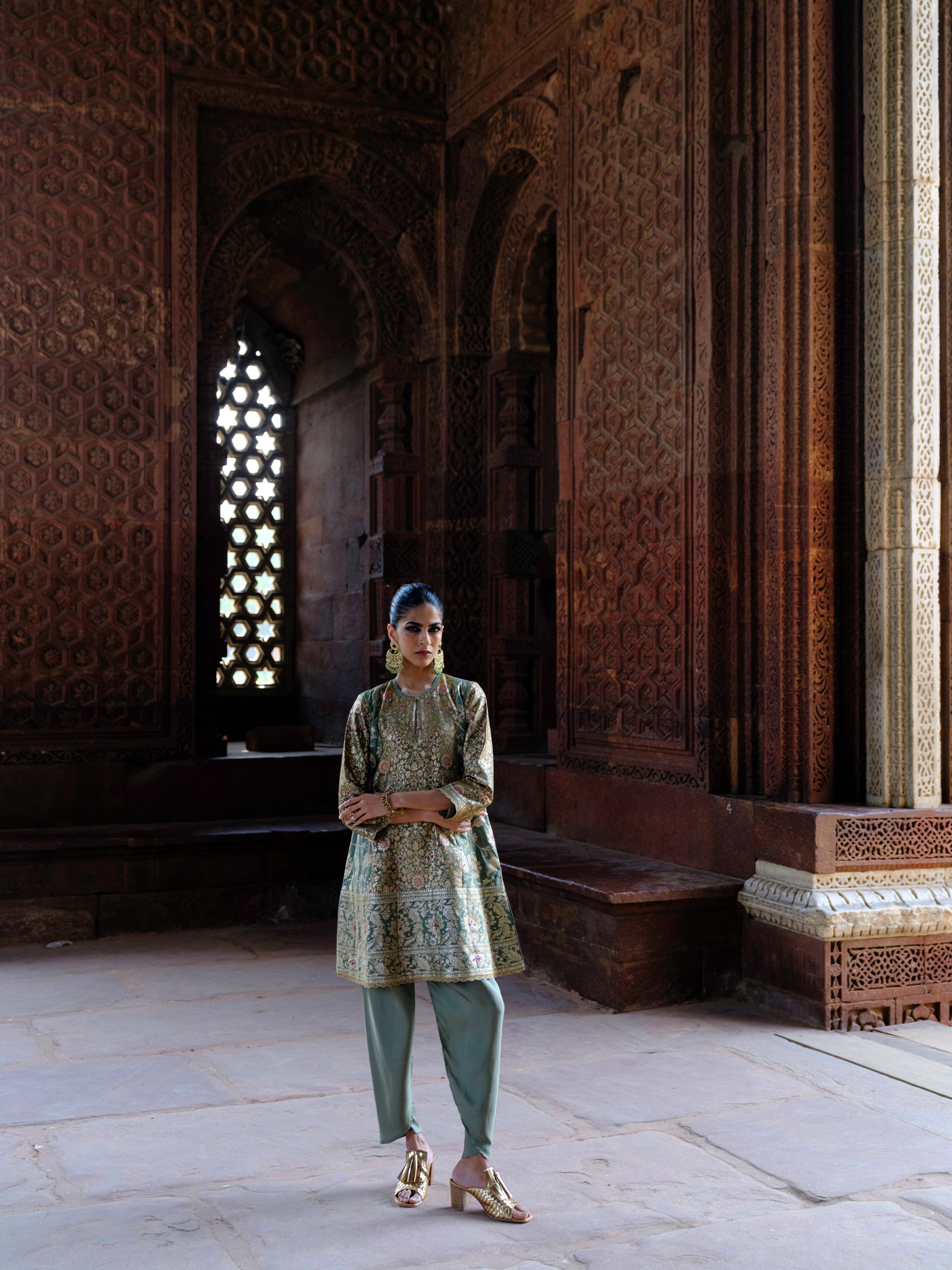 Featuring a tunic in silk base with zardosi embroidery