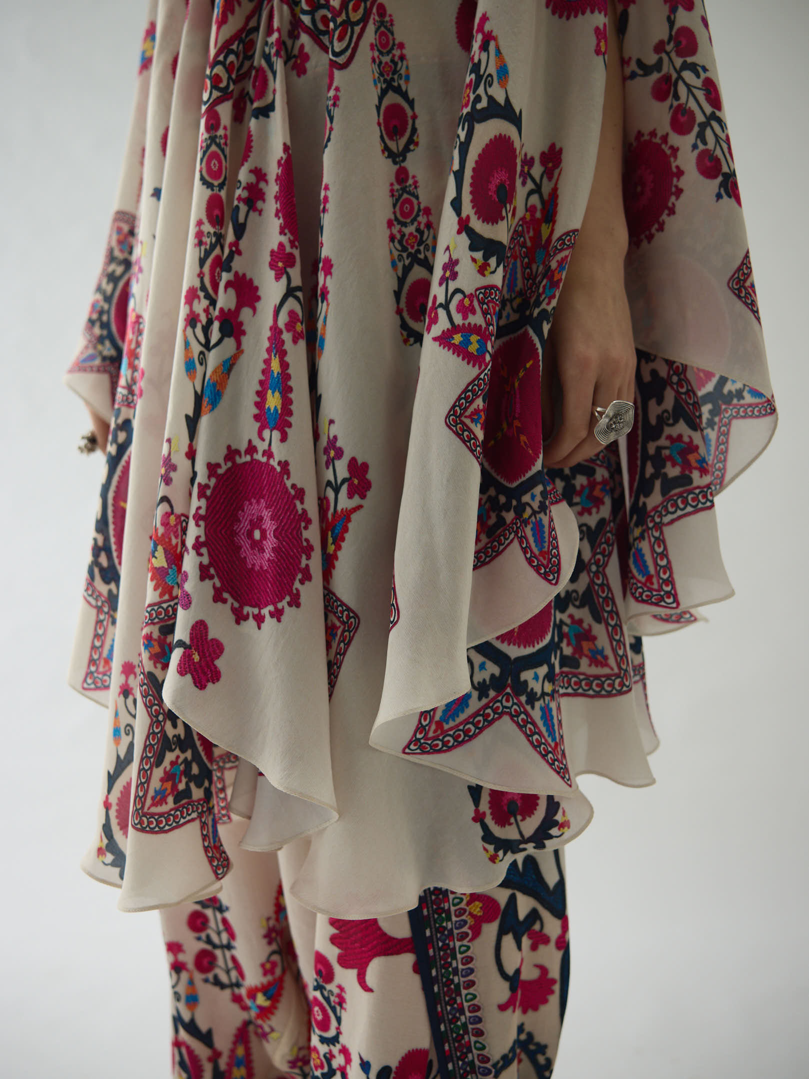 Bukhara Raspberry Farah Cape Set