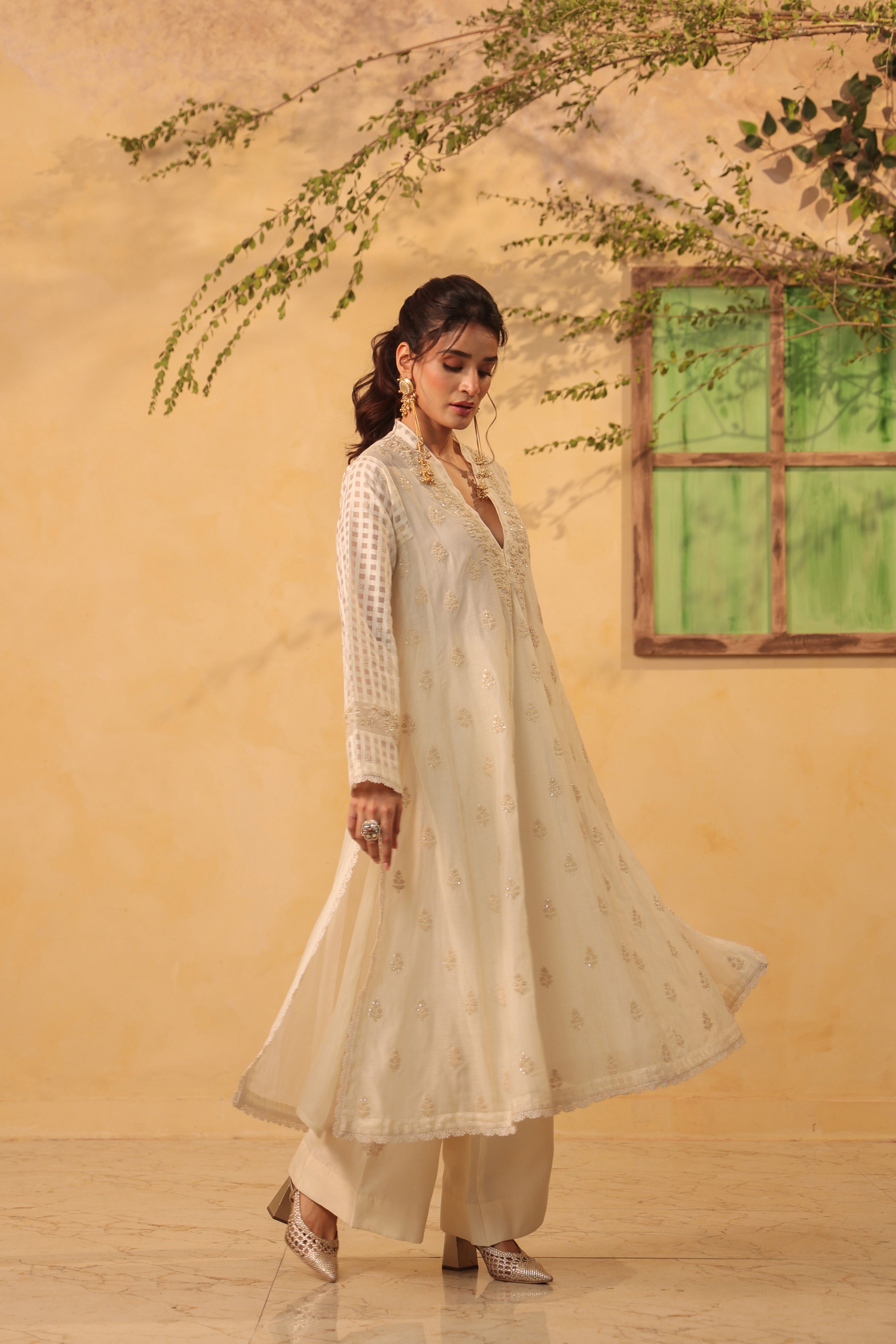 Vaayu Ivory Kalidar Set