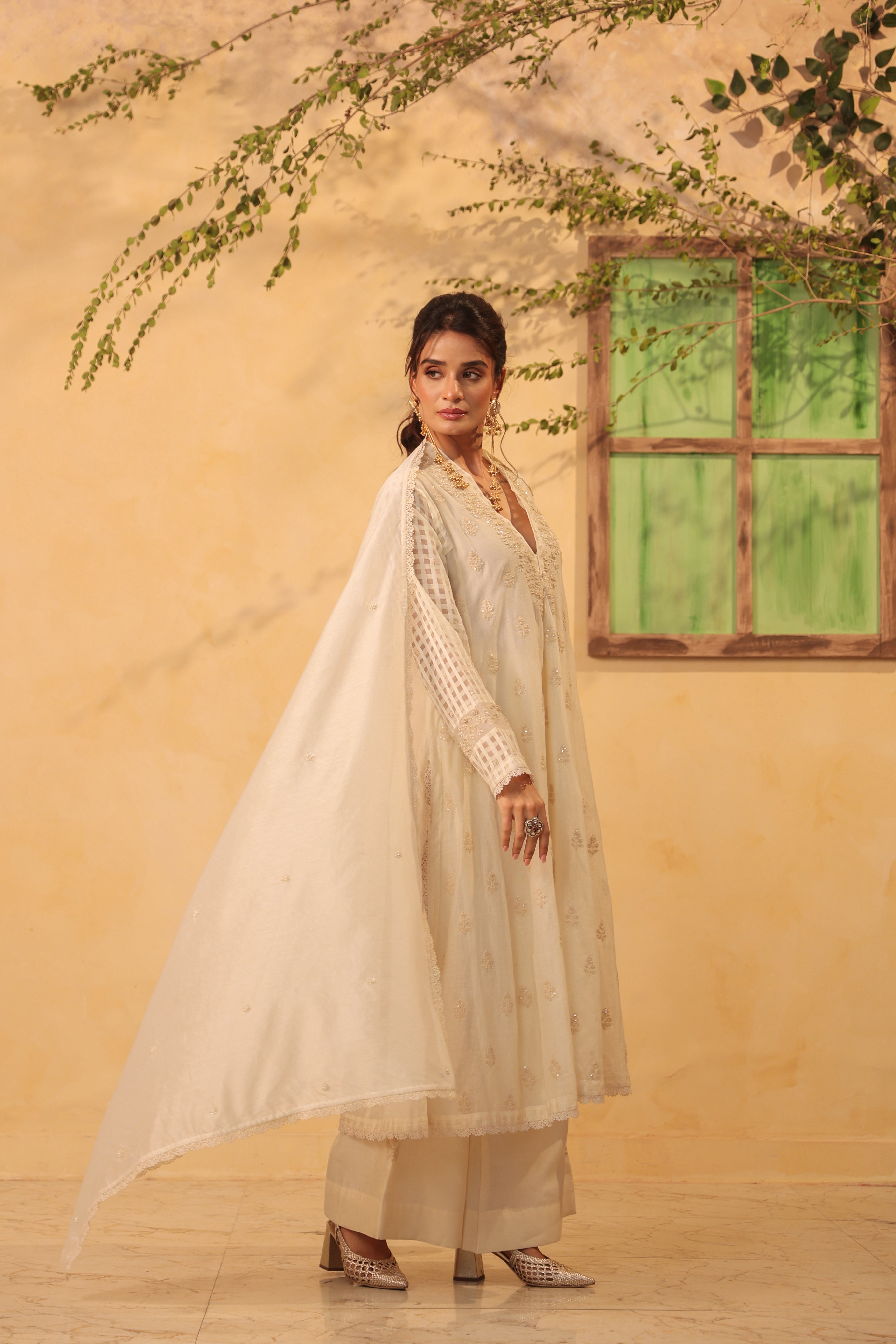 Vaayu Ivory Kalidar Set