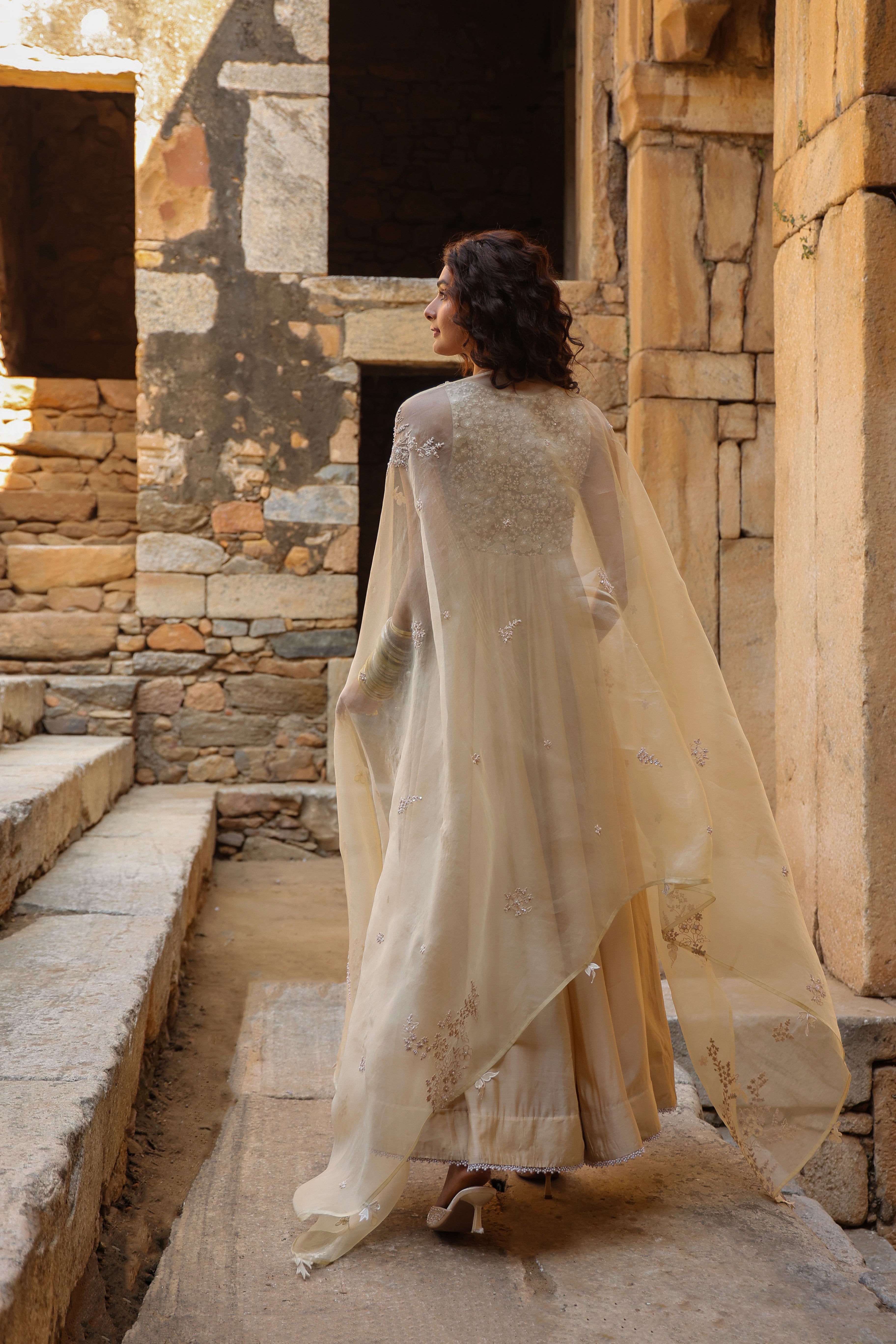 Vaayu Ivory Sleeveless Kalidar Set