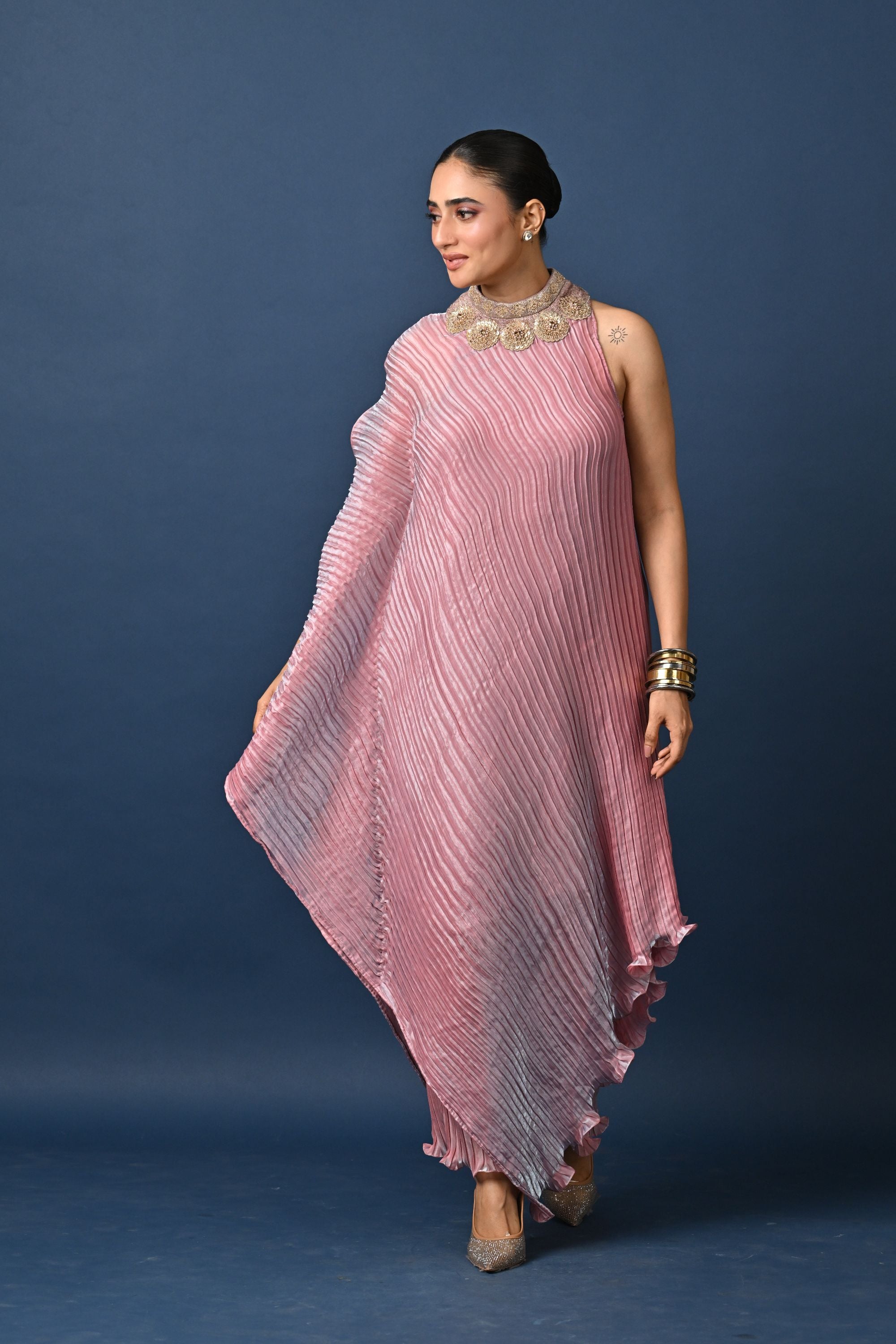 Frosted pink box pleated dress with embroidery