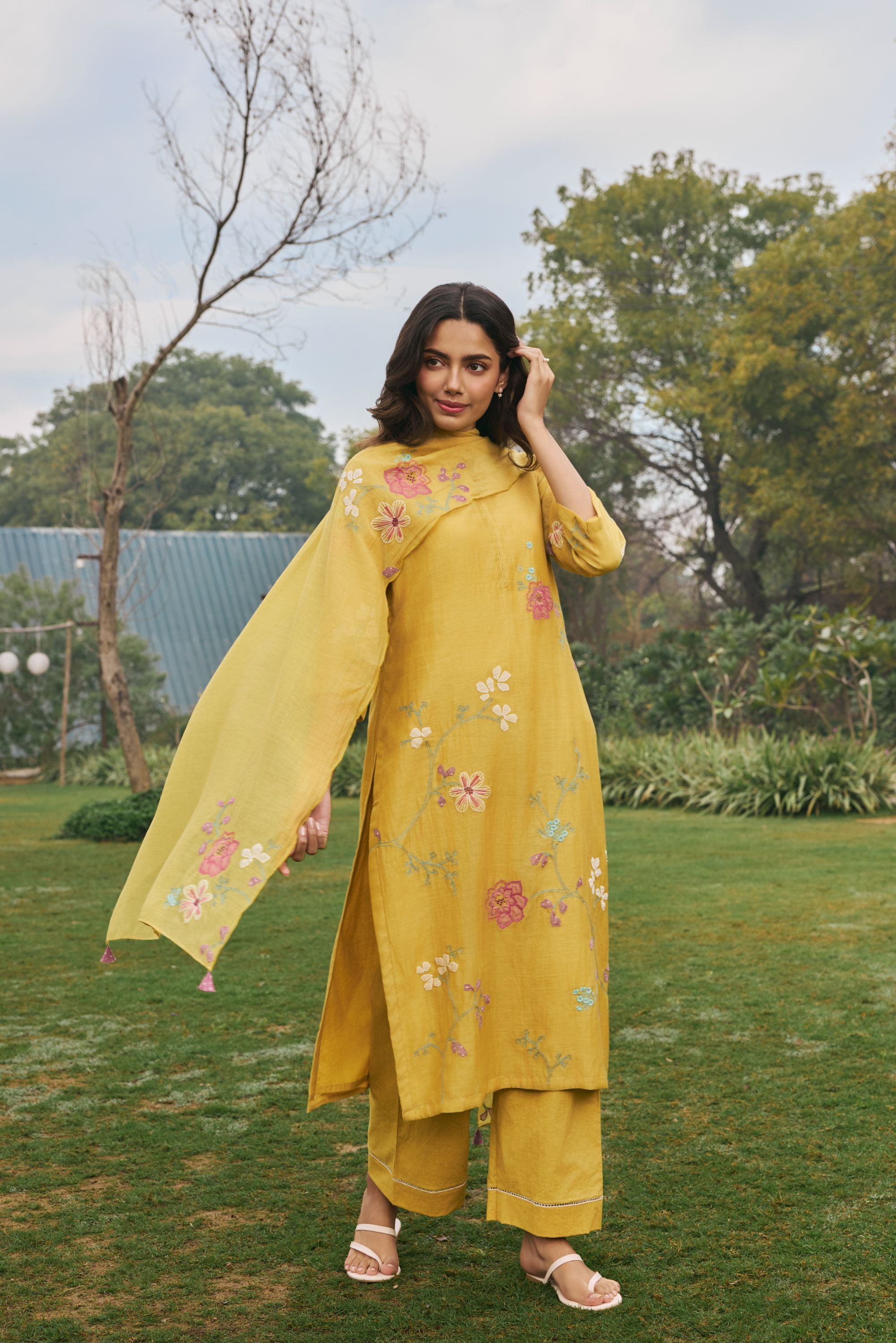 Daffodil Floral Applique Kurta Set