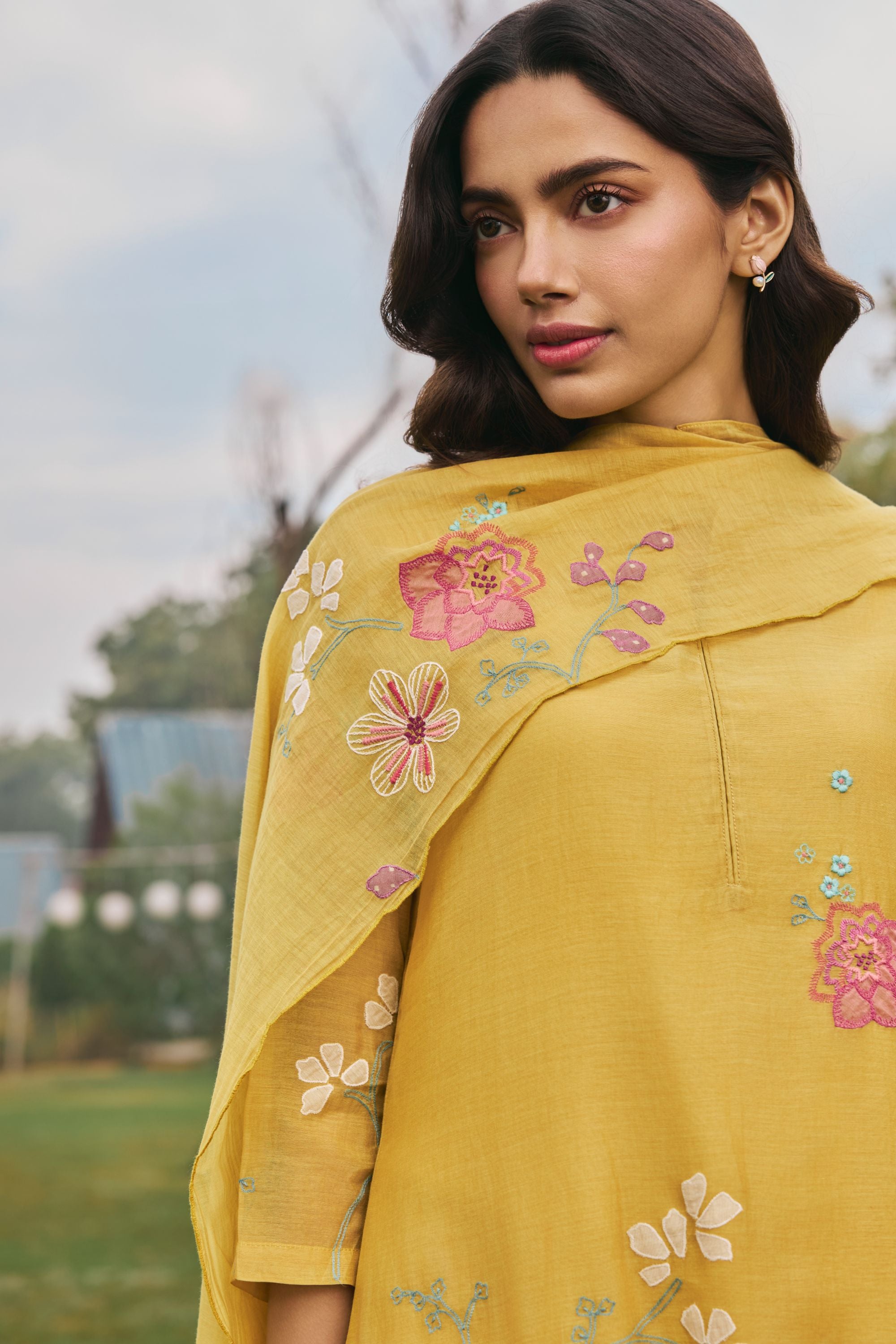 Daffodil Floral Applique Kurta Set