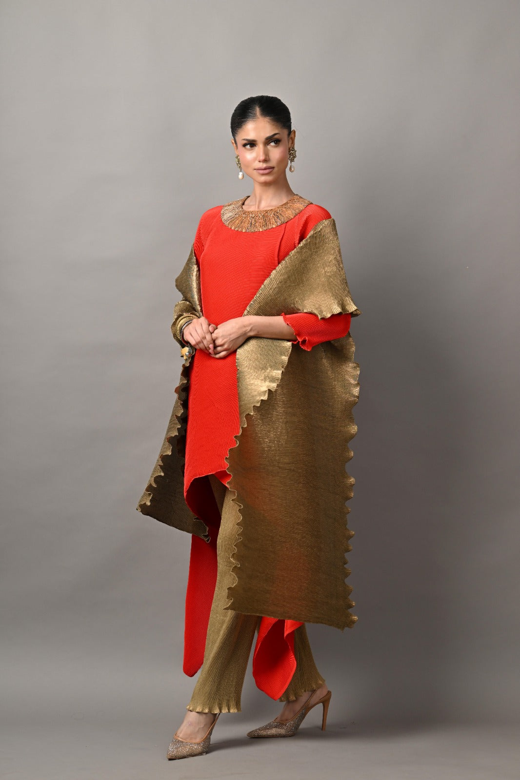 Antique gold pleated dupatta