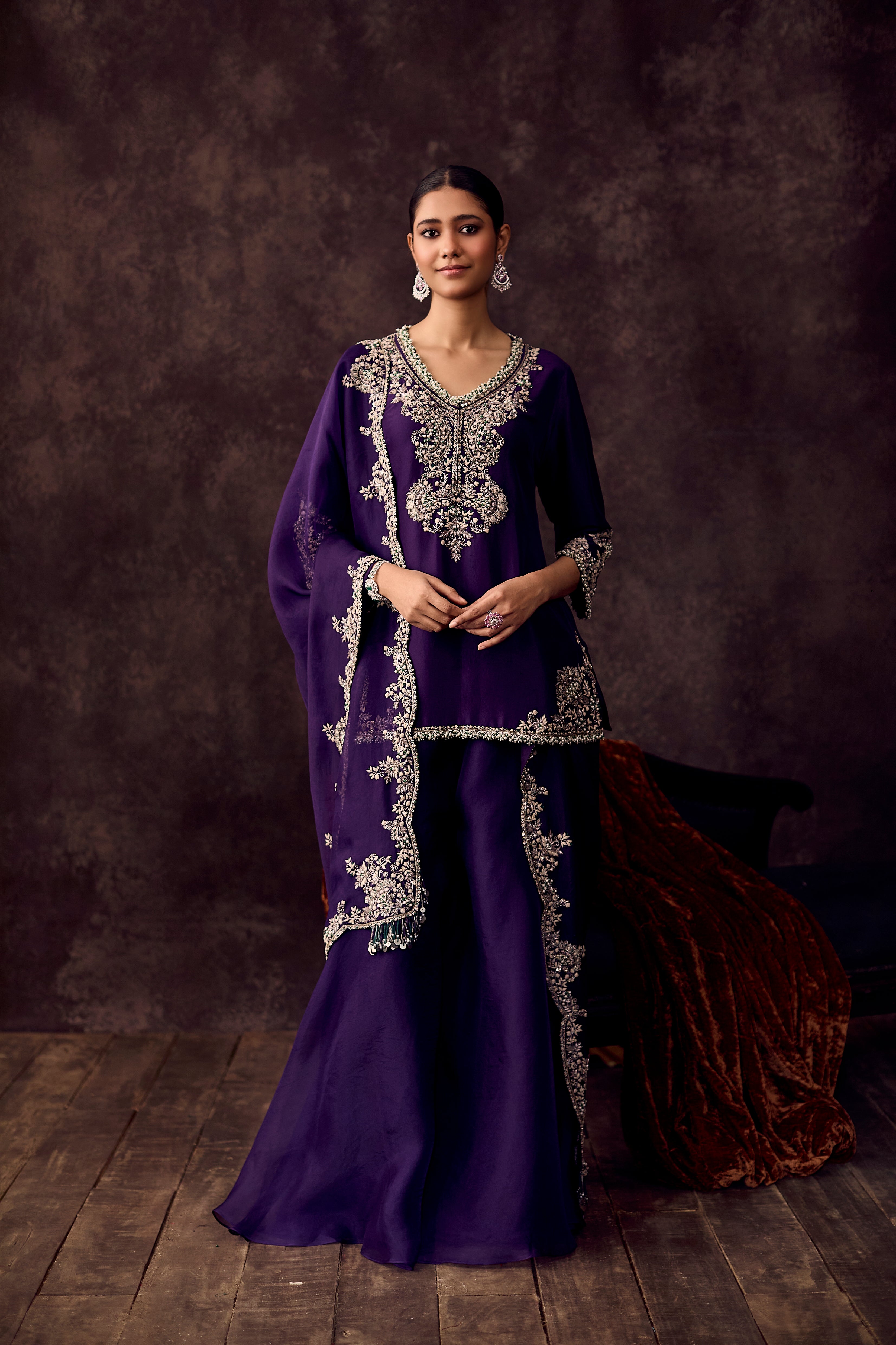 AM MOTI RESHAM SUIT