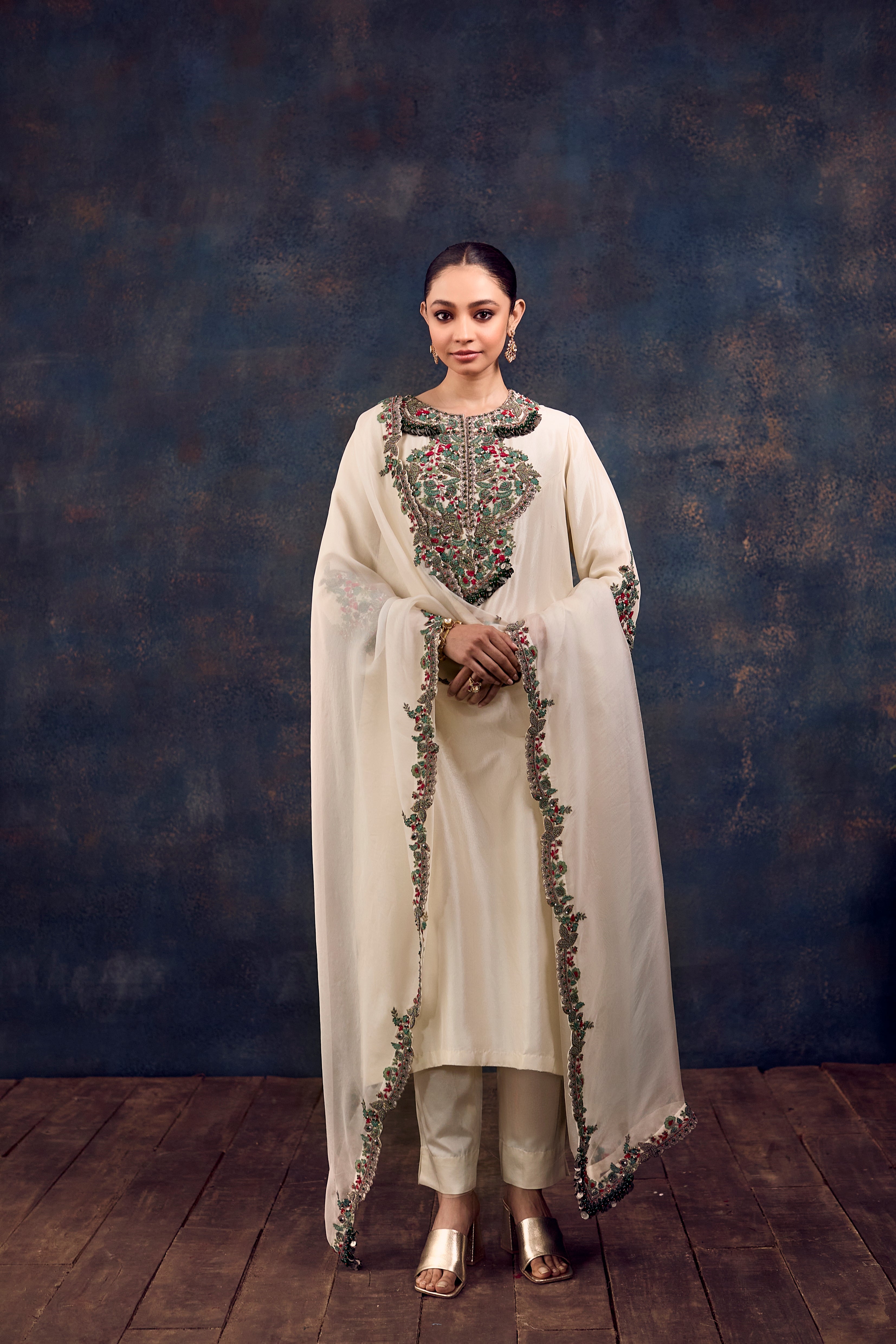 AV MATKA LONG SUIT
