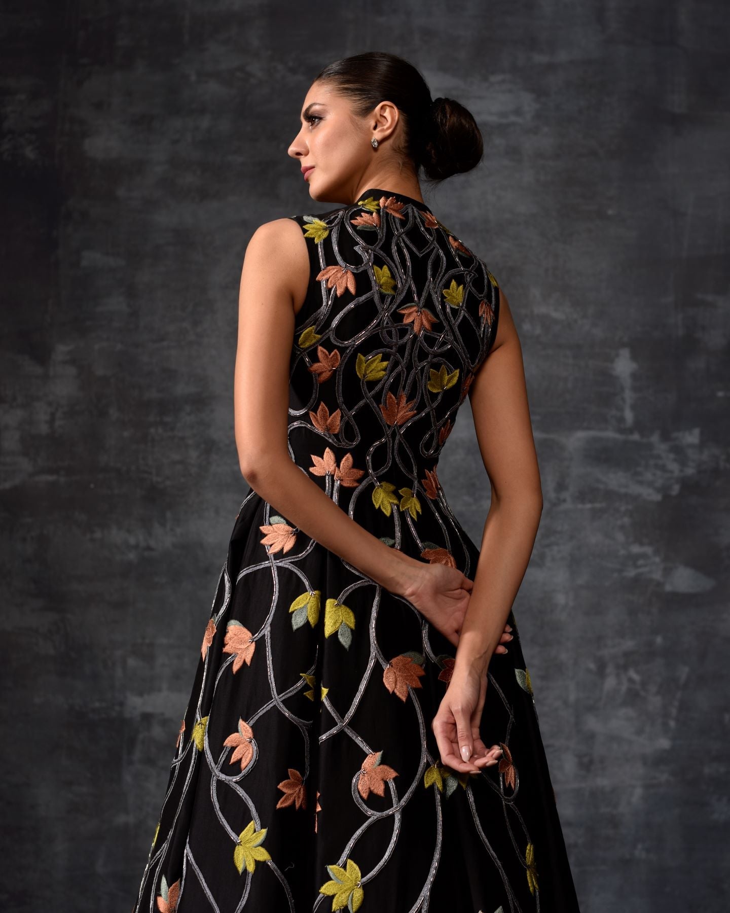 https://cdn.shopify.com/s/files/1/0088/3441/6706/files/make-a-bold-statement-in-this-sleeveless-black-gown-9410037.jpg?v=1752388640