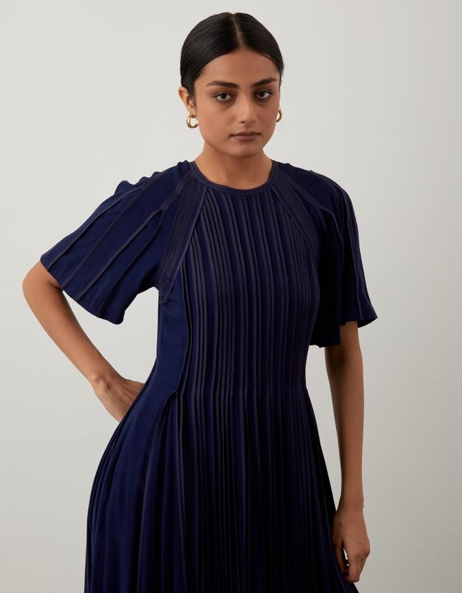 https://img2.ogaanindia.com/pub/media/catalog/product/cache/3f6619daccdb194398d06464ab49fa6e/n/y/nyny3879d1300wt253.jpg