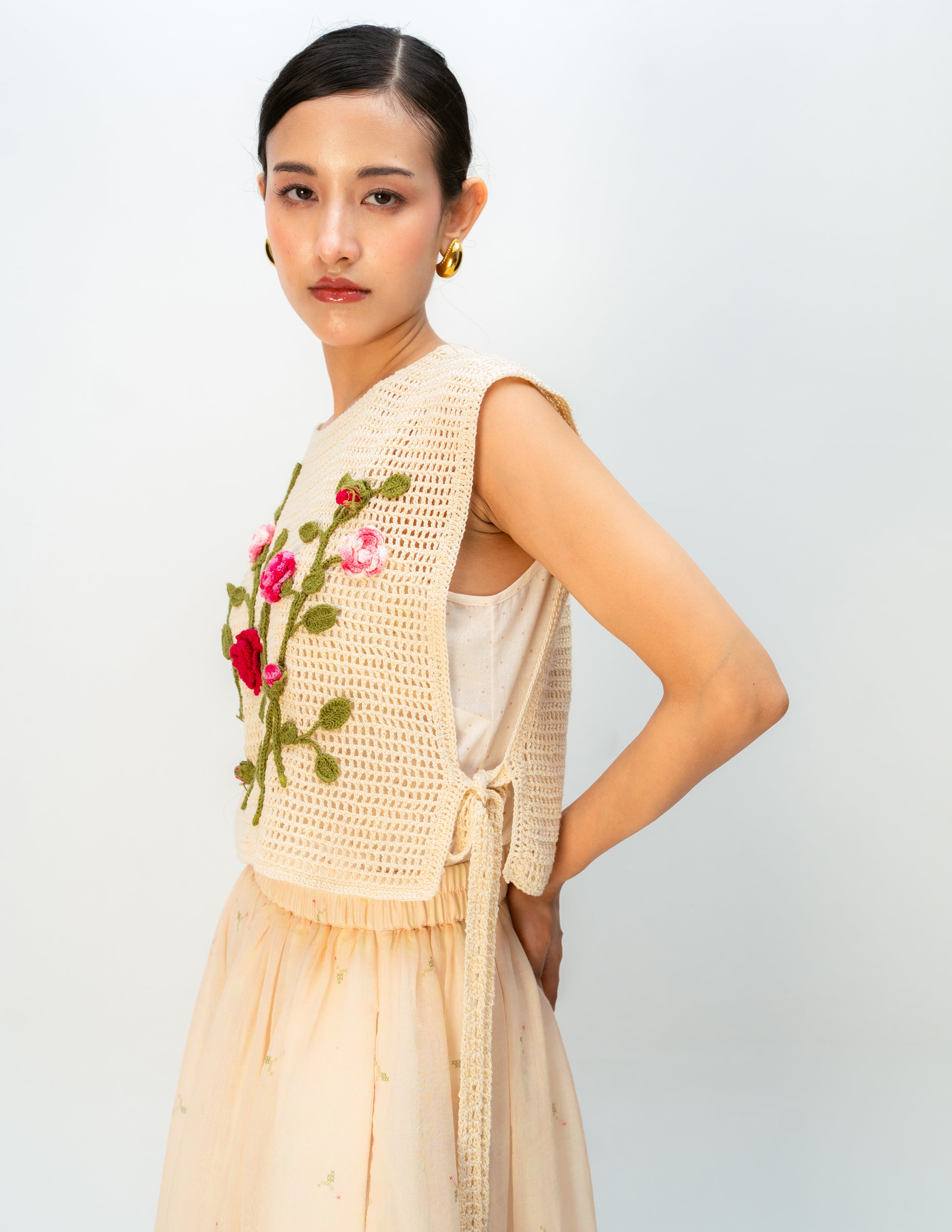 ROSY PAUSE
BIB