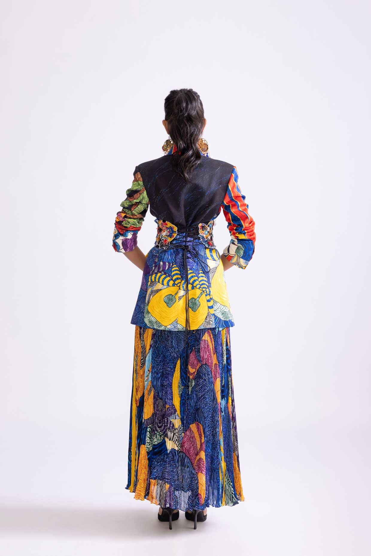 0EVIE BLAZER MONICA SKIRT & SILA CORSET BELT