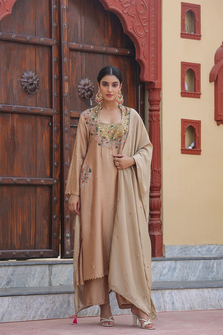 Ivory Zardozi Paisley Matka Neck (Chunnat)