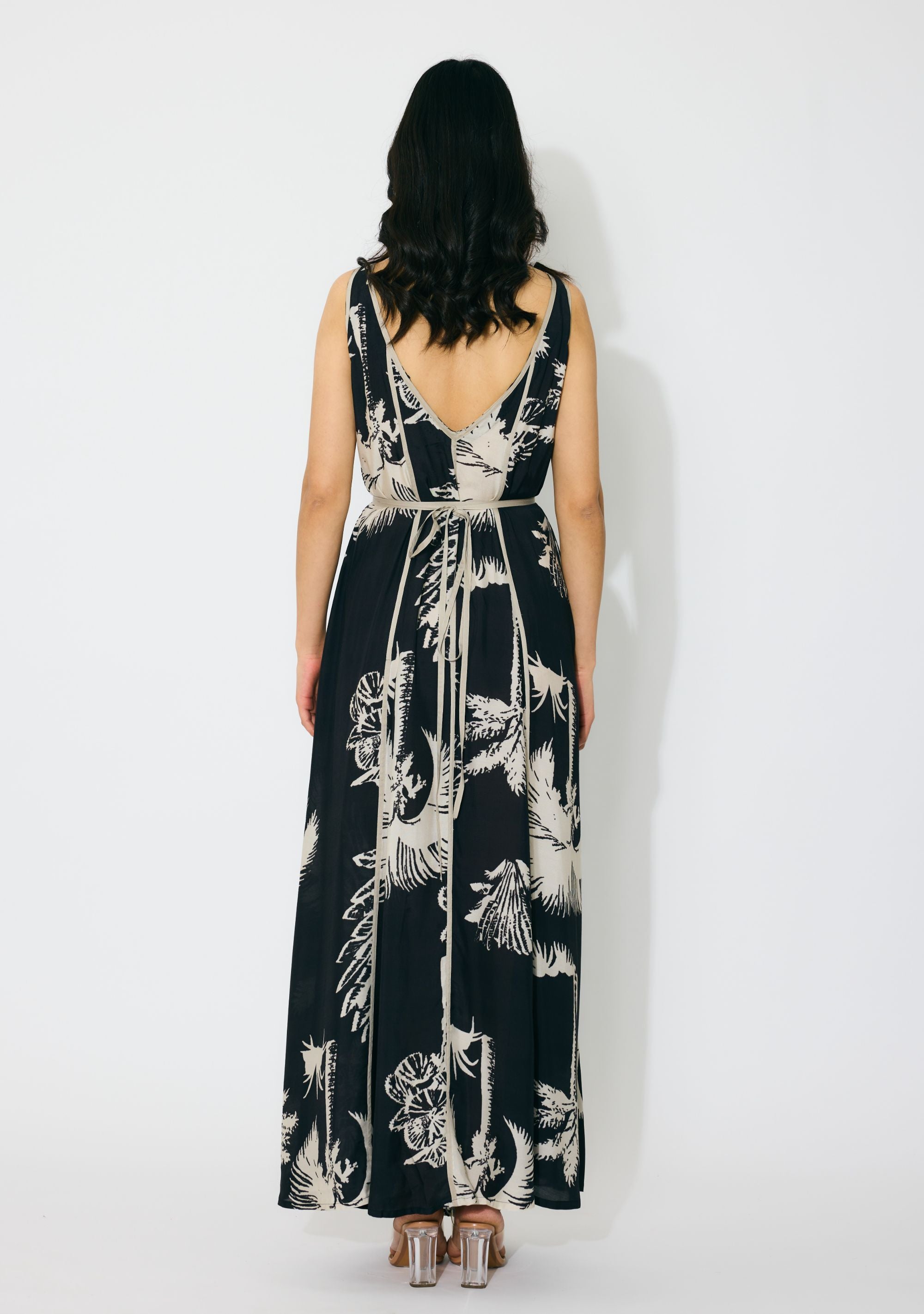 BLACK AND BEIGE FLORAL SLEEVELESS LONG DRESS