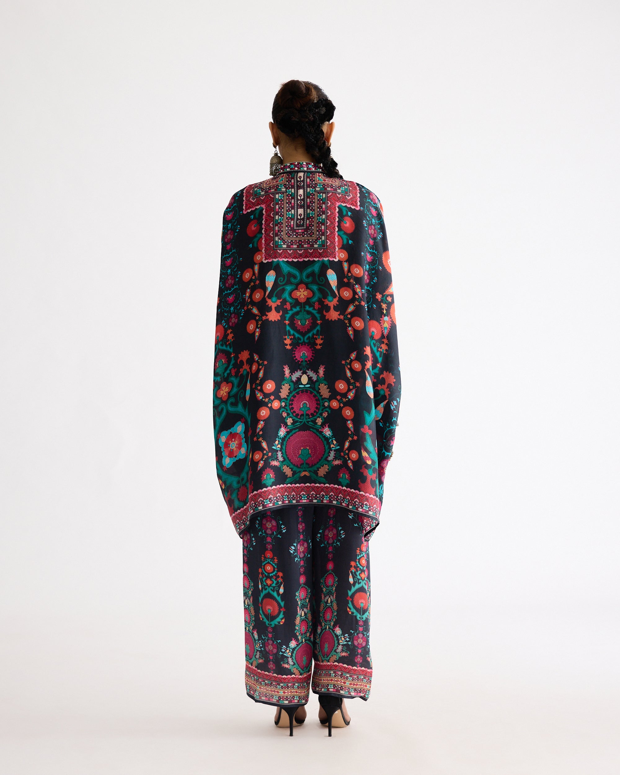 Bukhara : Chanel 36" Black