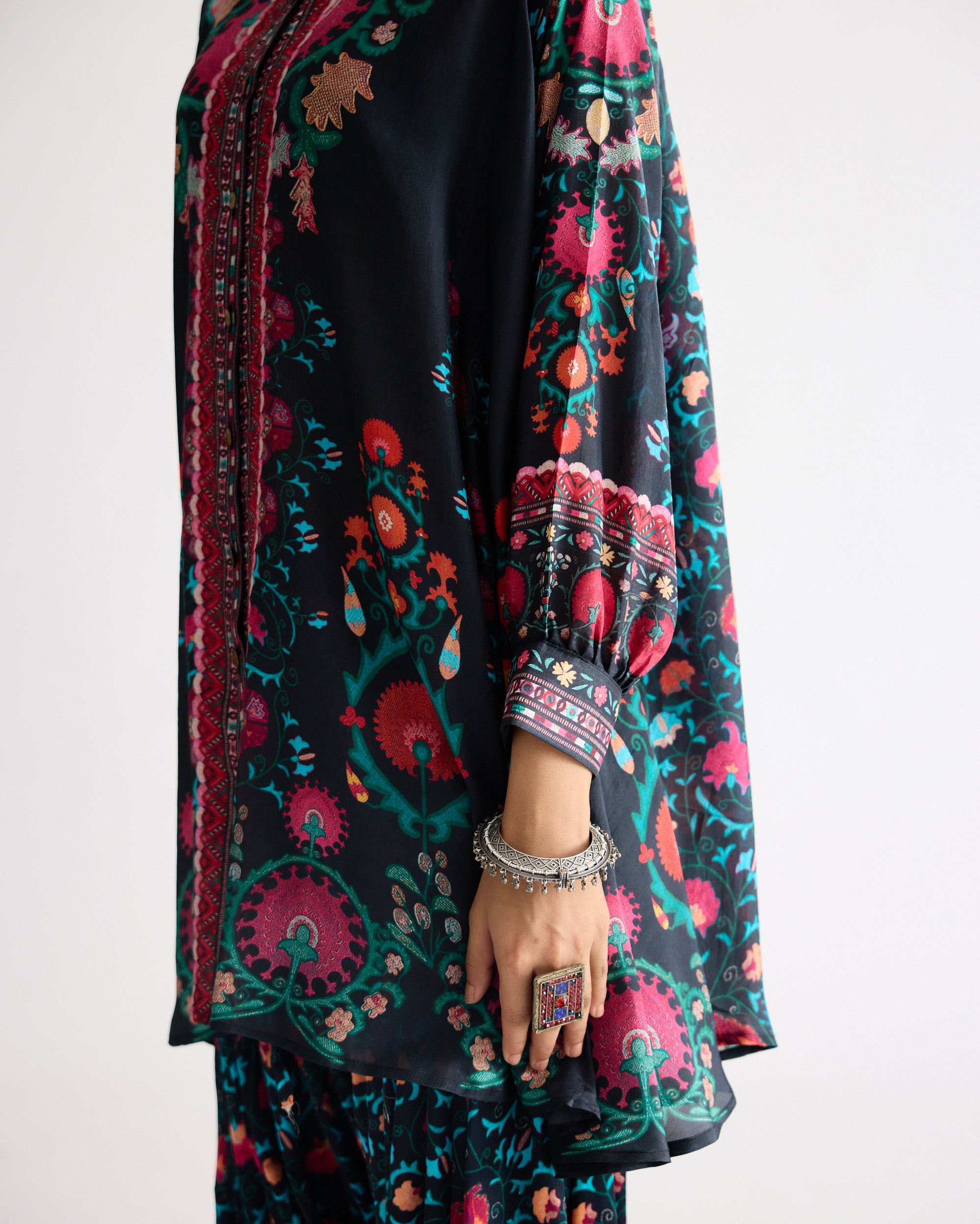 Bukhara : Nilofer Black