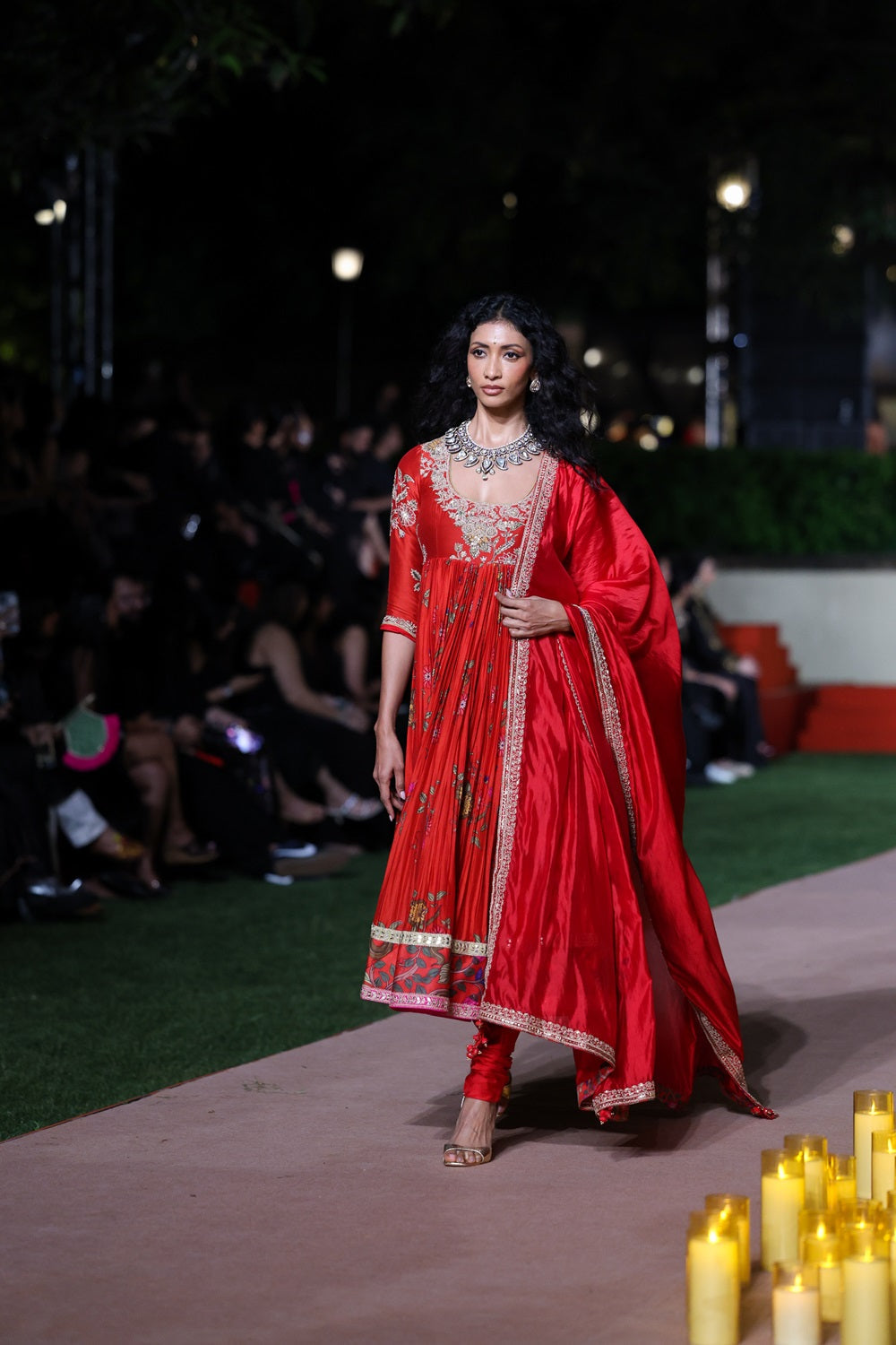 Surkh Laal Anarkali set