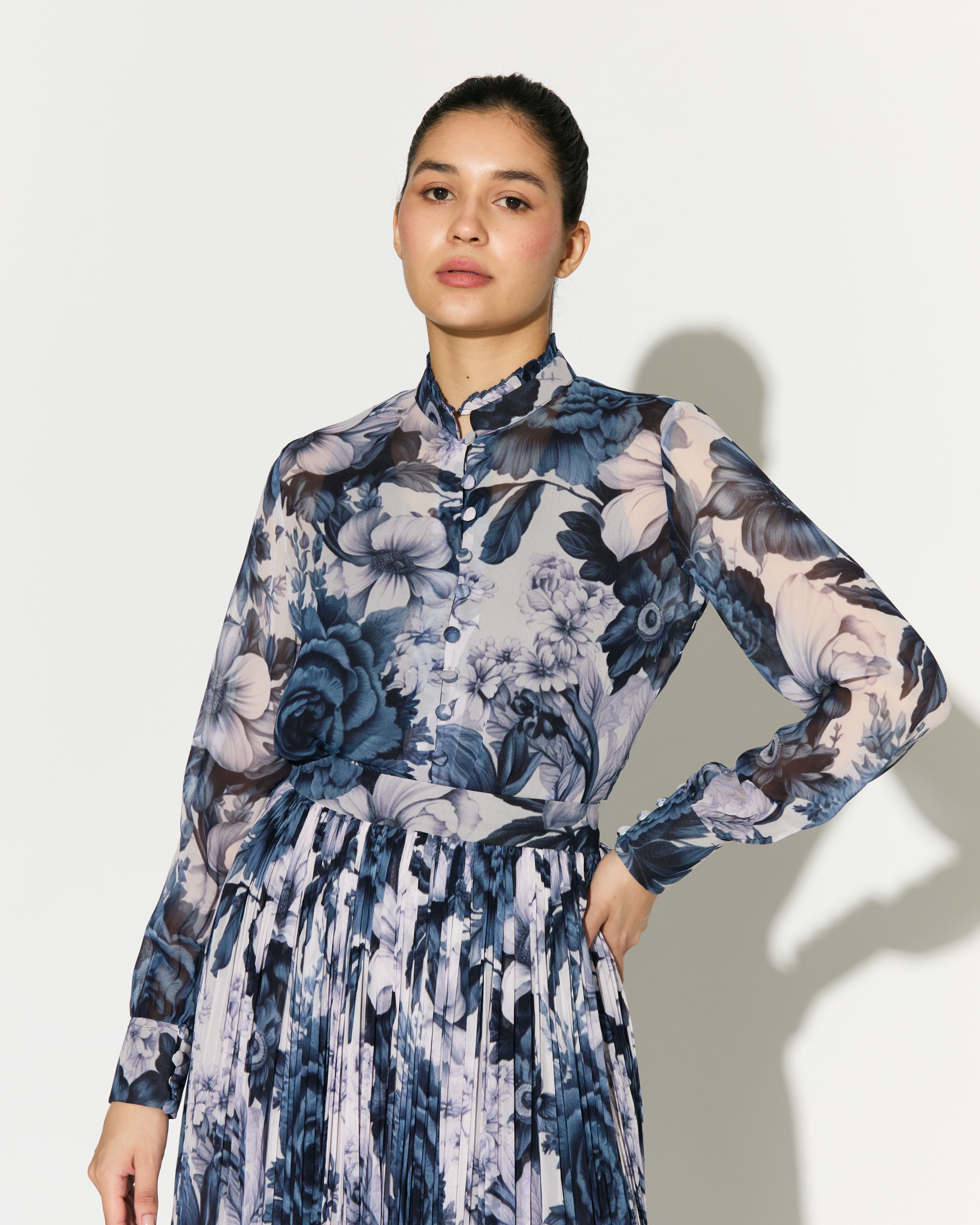 WHITE AND BLUE FLORAL FRILL COLLAR SHIRT