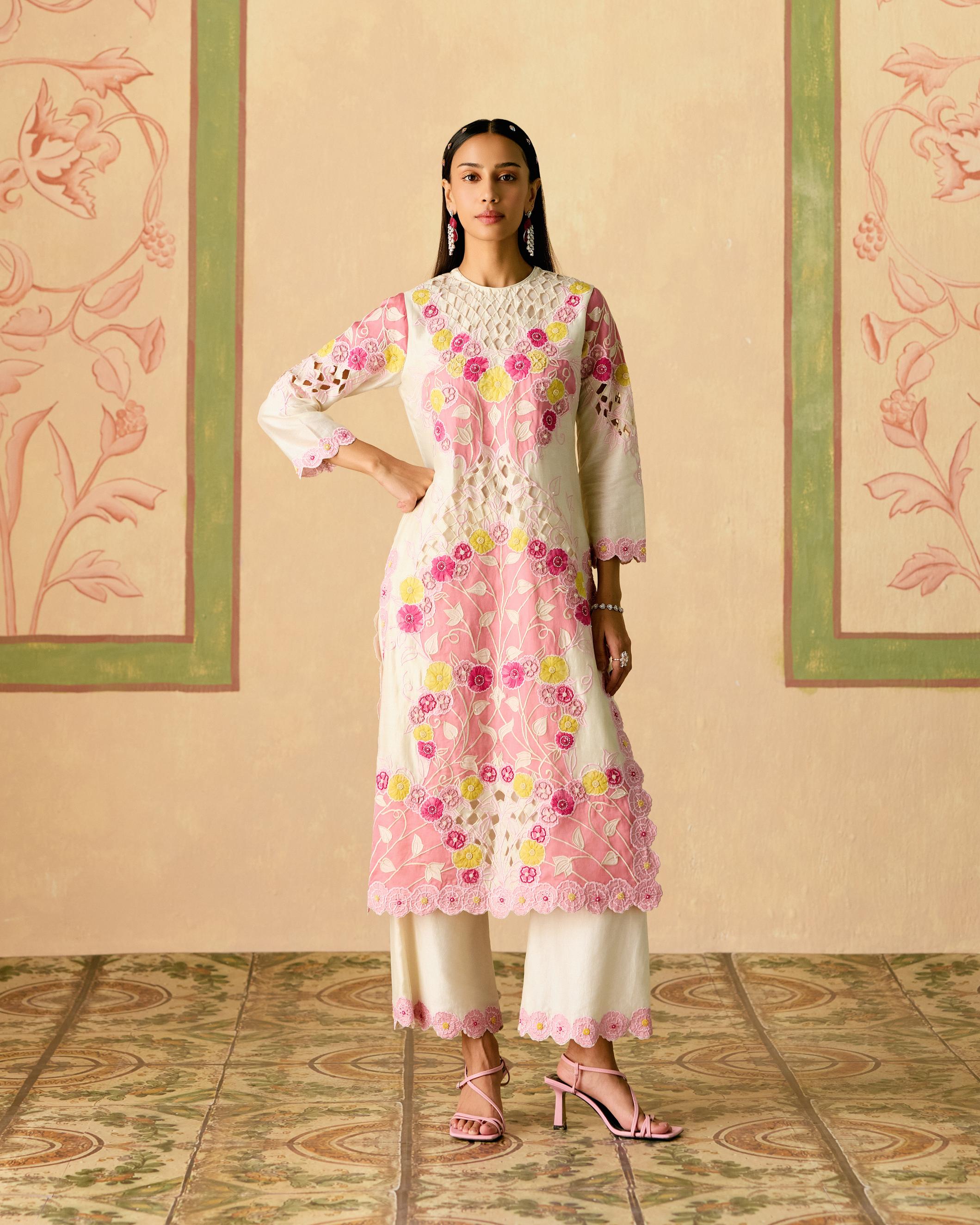 IVORY AND PINK COLOUR BLOCK APPLIQUE KURTA WITH PANTS