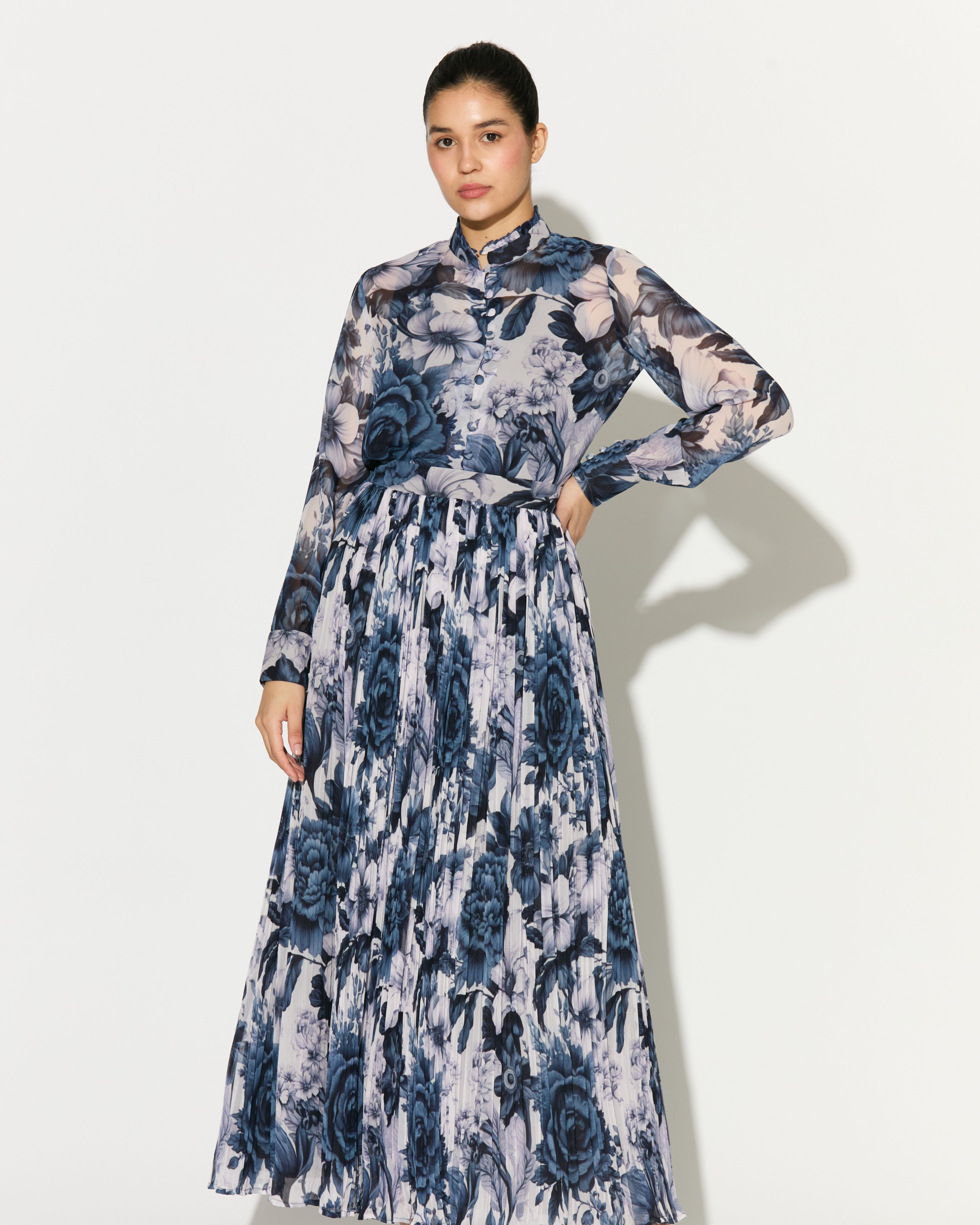 WHITE AND BLUE FLORAL CRINKLED SKIRT