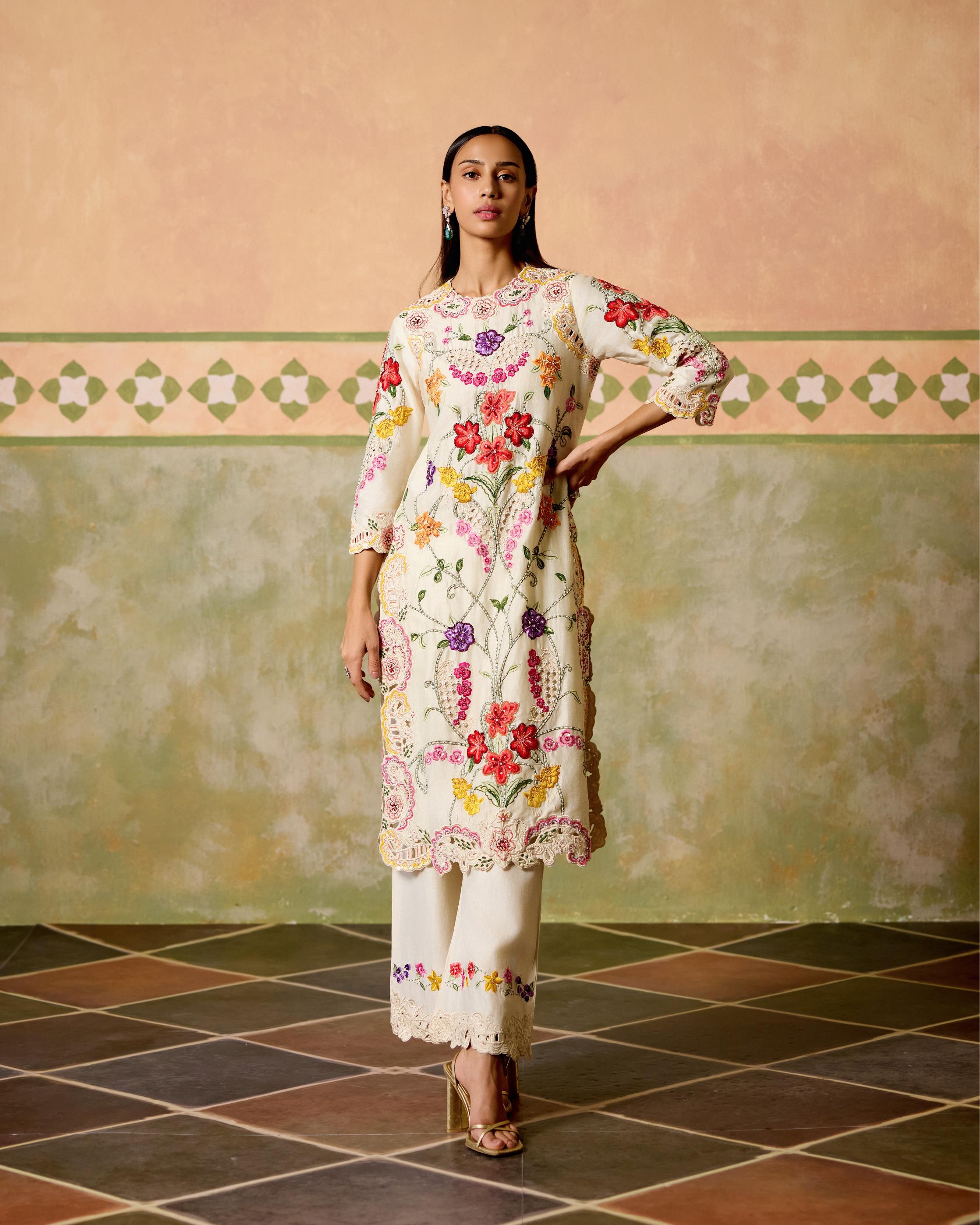 IVORY FLORAL THREADWORK AND CUTWORK KURTA WITH PANTS