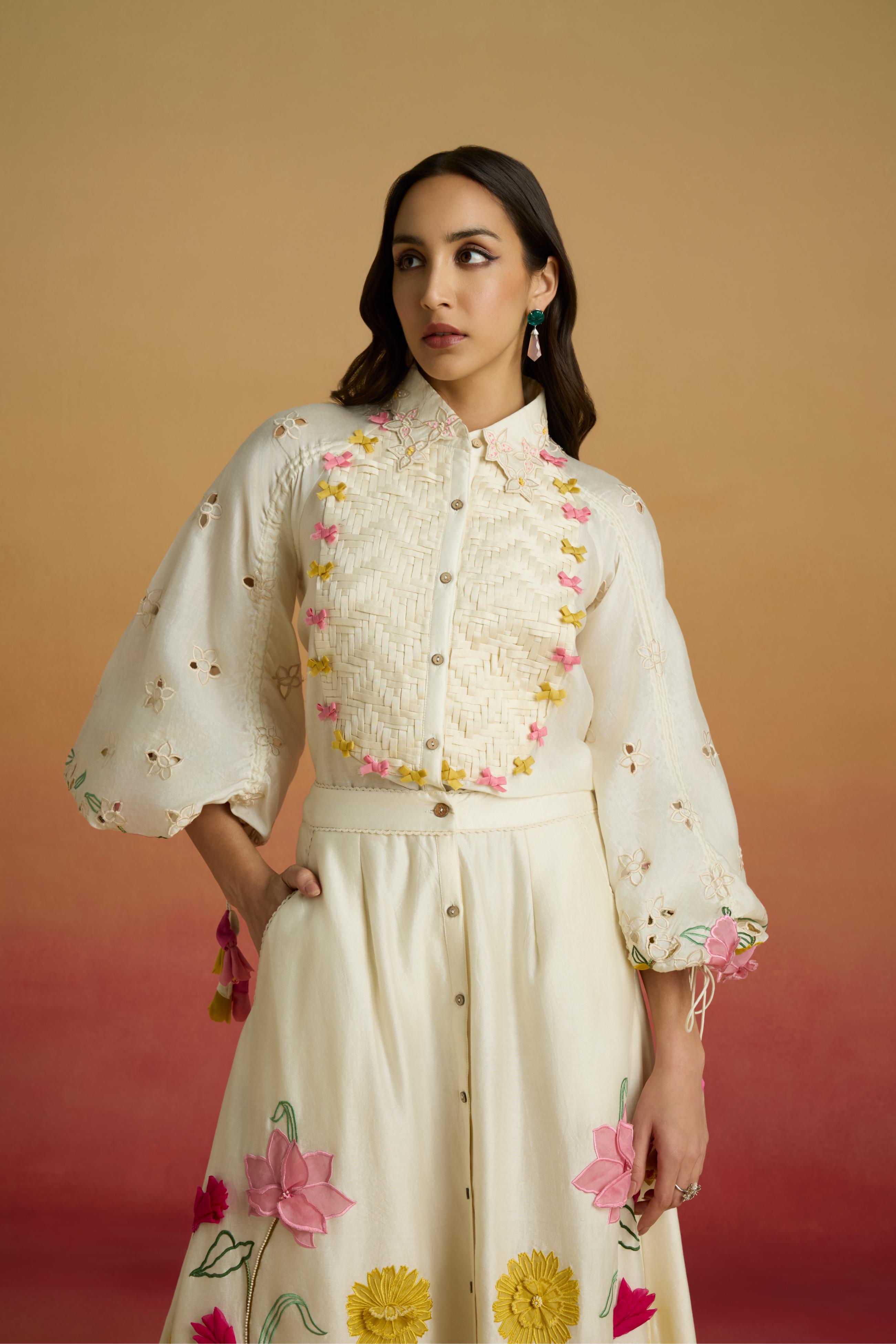 IVORY 3D FLORAL APPLIQUE SHIRT