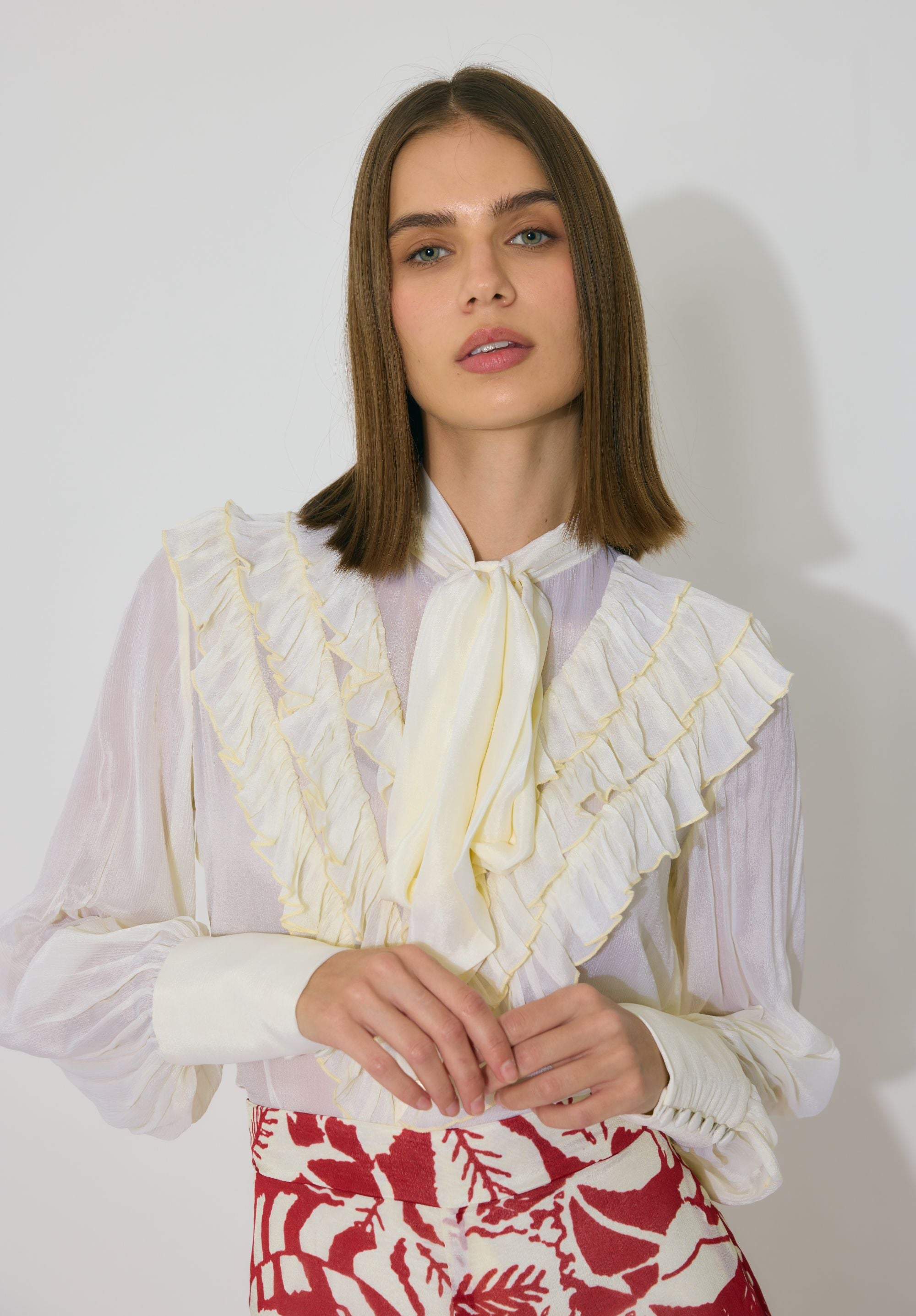OFF WHITE FRILL BOW TIE TOP