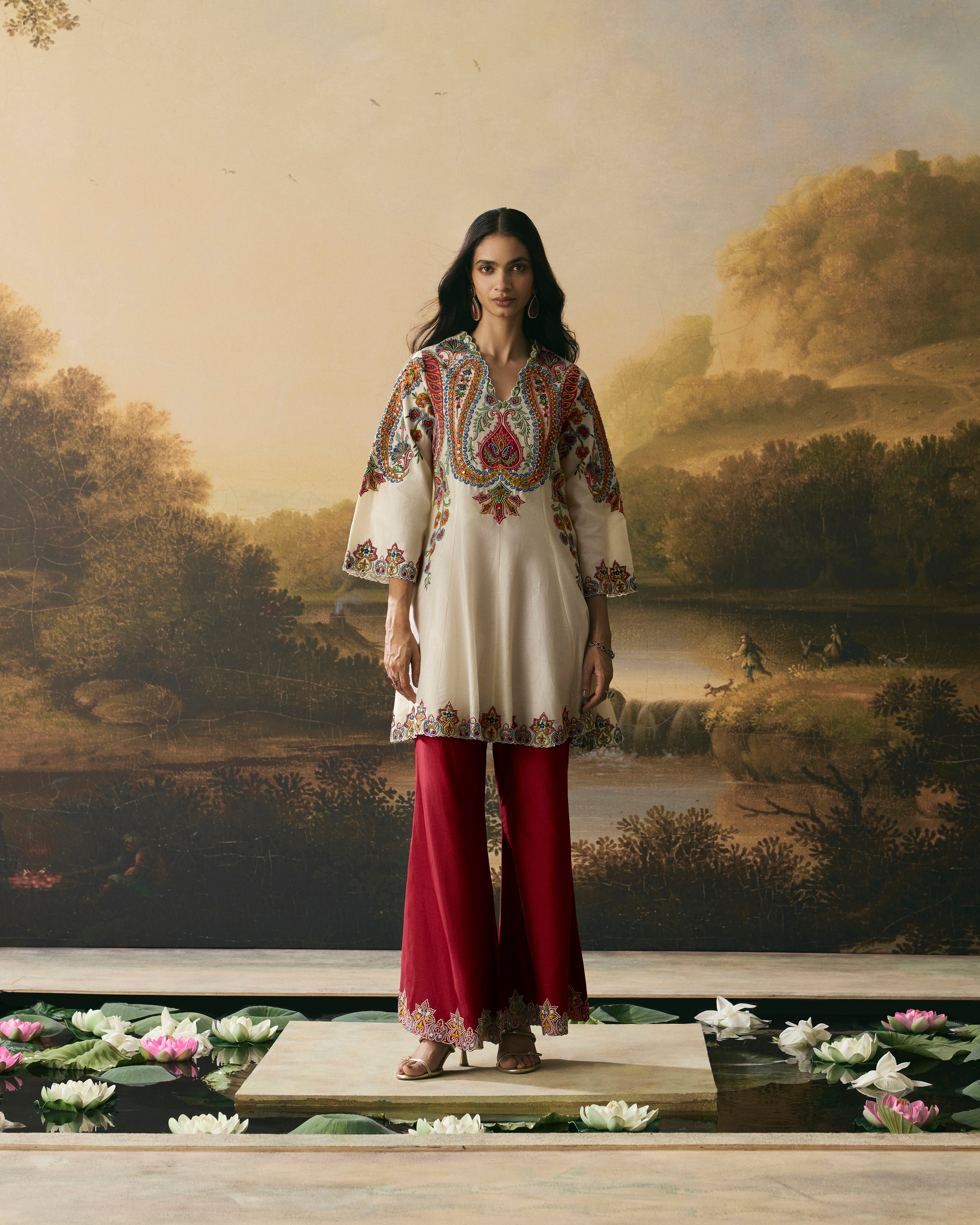 IVORY CONTRAST PAISLEY FLARED SHORT KURTA WITH BELL BOTTOM PANTS