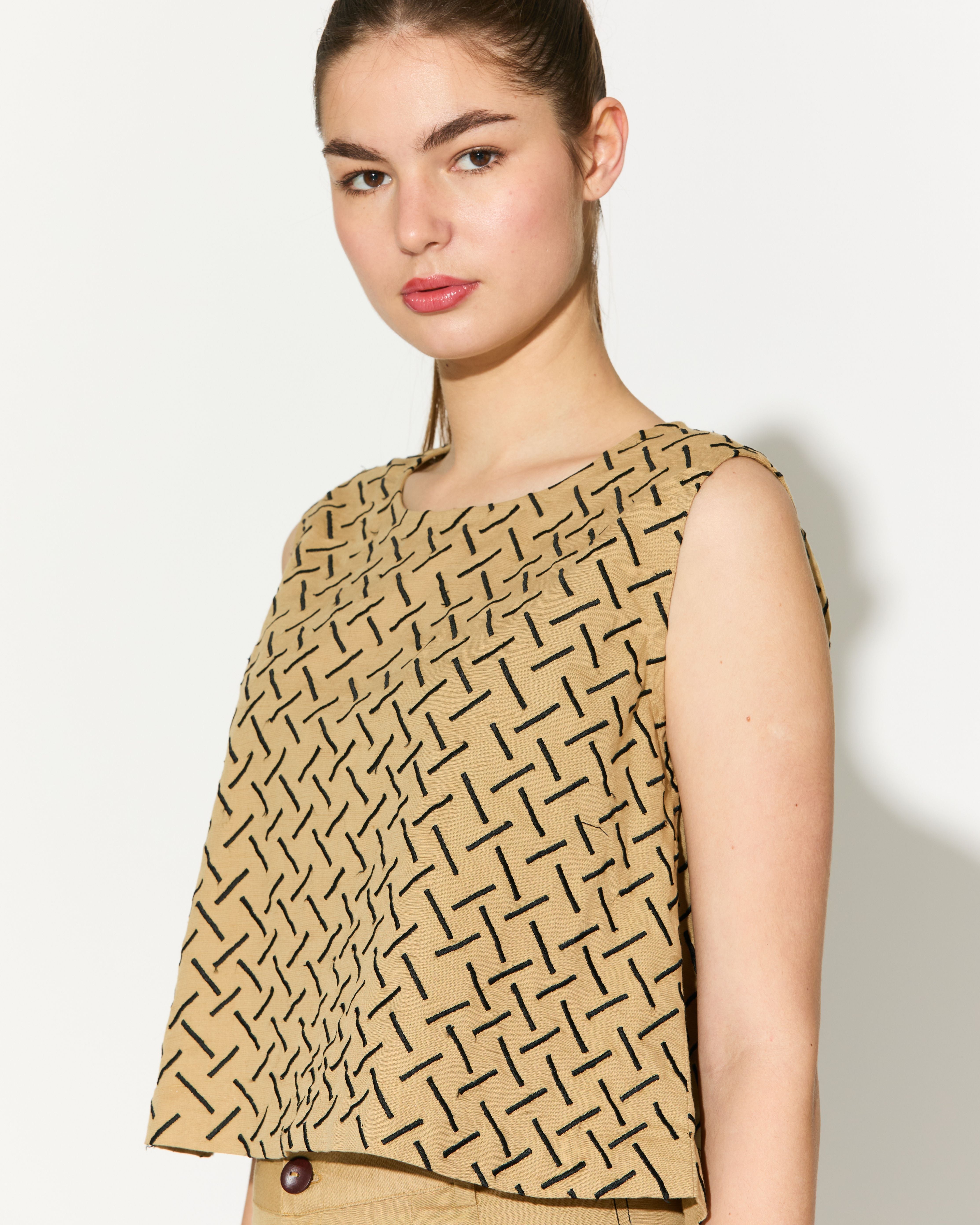 GOLDEN EMBROIDERED TOP