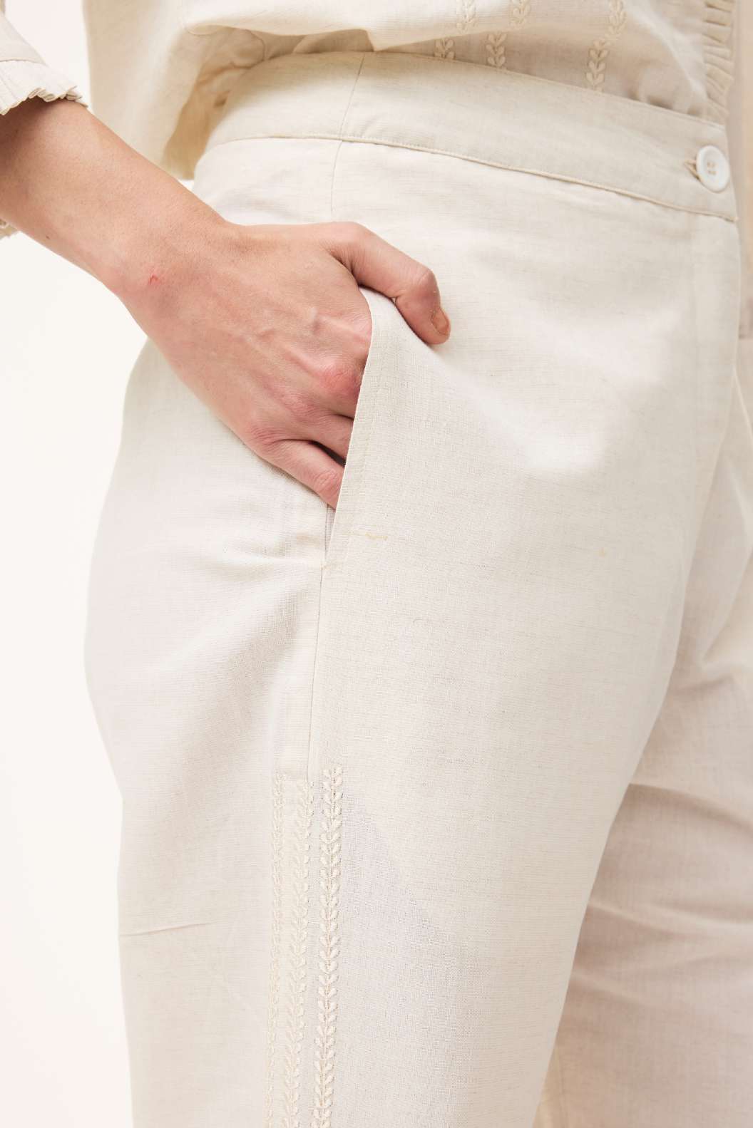 BEIGE EMBROIDERED FRILL COLLAR SHIRT