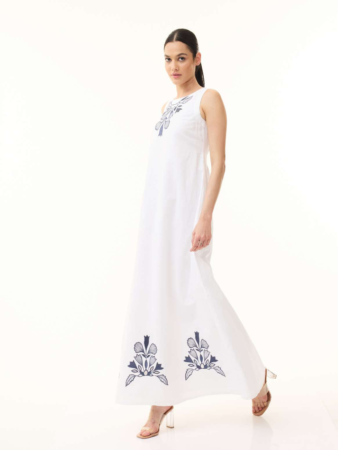 WHITE EMBROIDERED SLEEVELESS DRESS