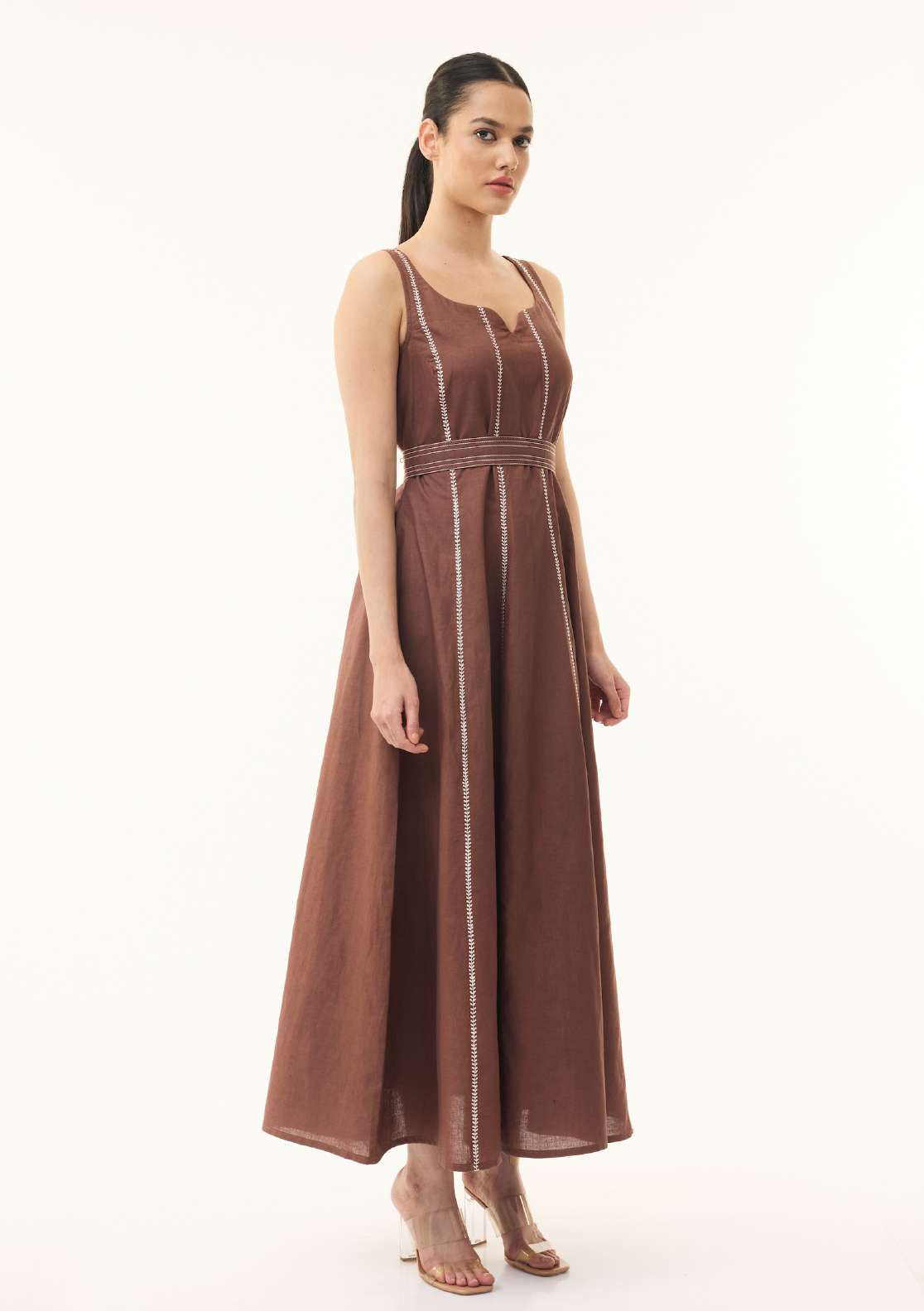 BROWN AND WHITE EMBROIDERED SLEEVELESS DRESS