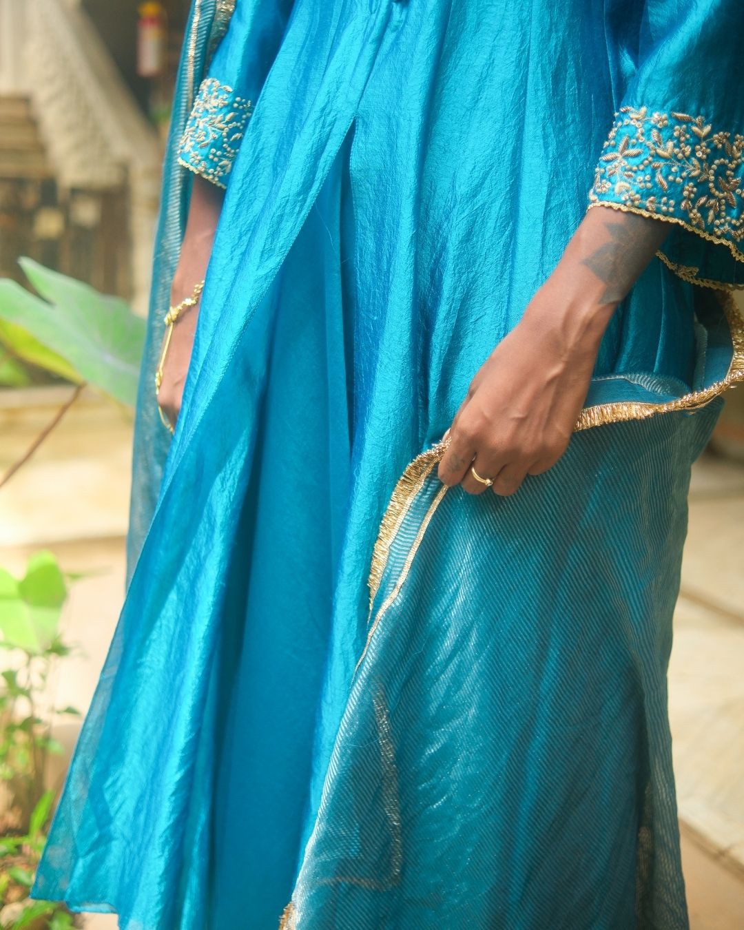 V-NECK HAND EMBROIDERED DOUBLE LAYER KURTA