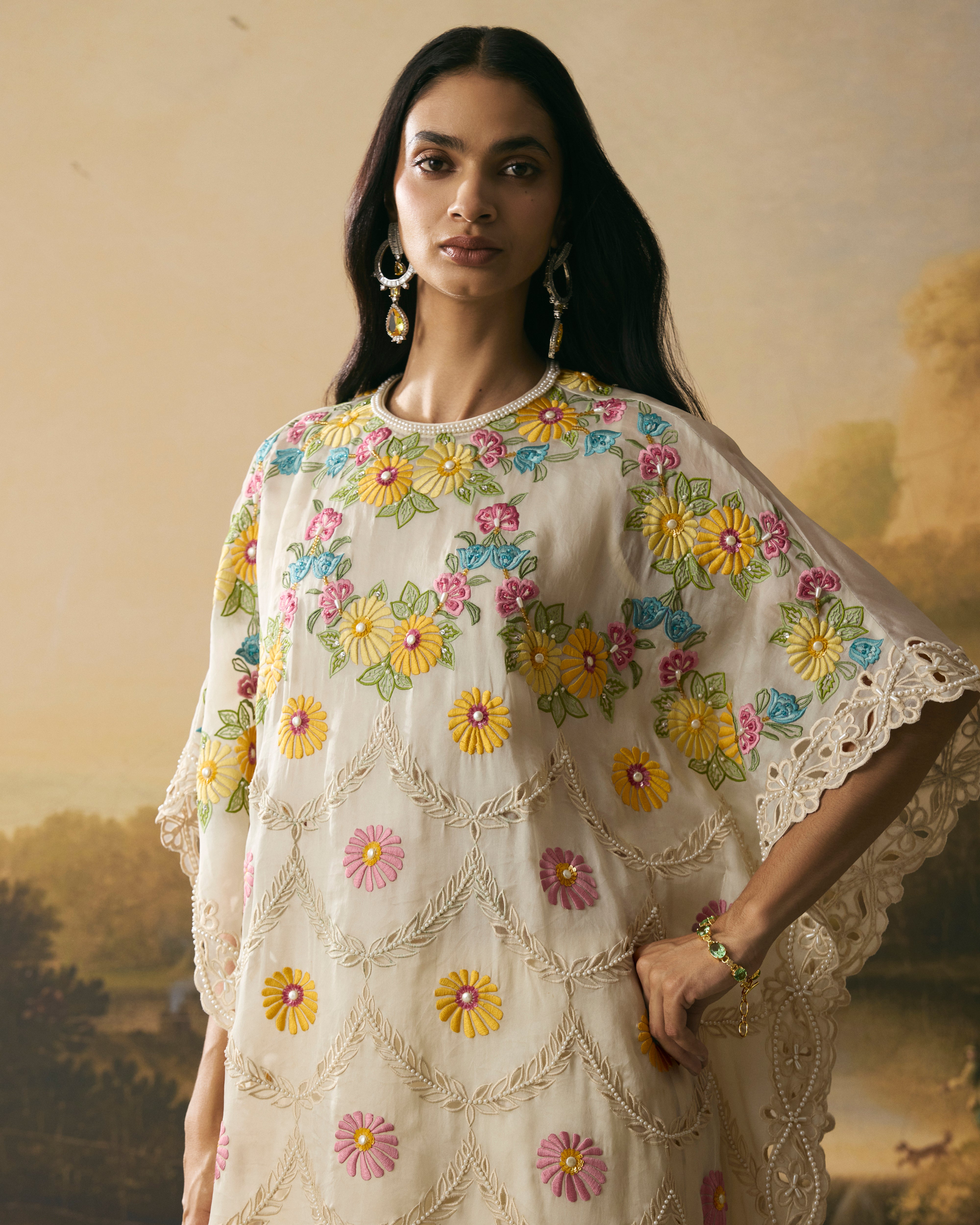 IVORY FLORAL SCALLOP DETAIL KAFTAN