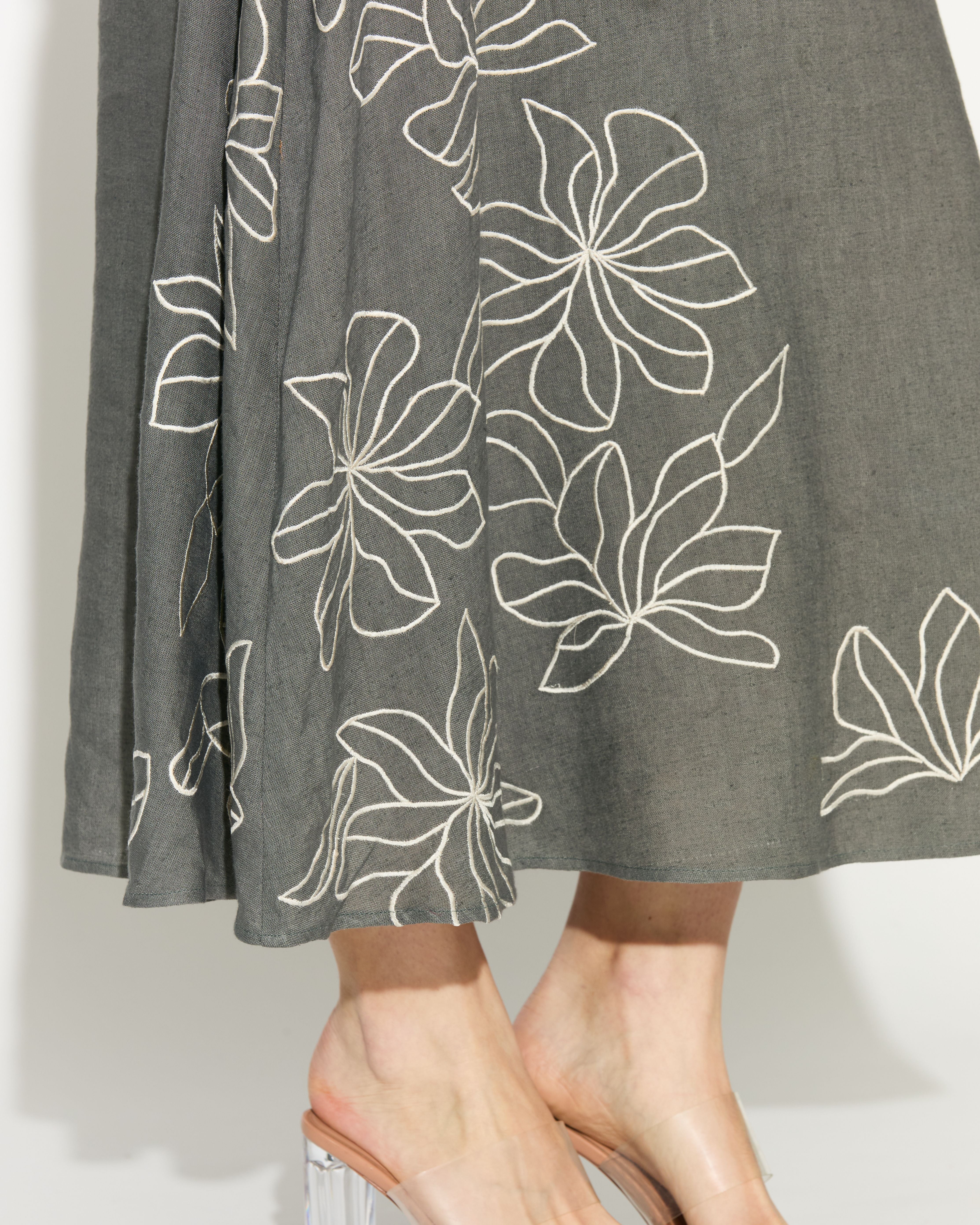 GREY EMBROIDERED SKIRT