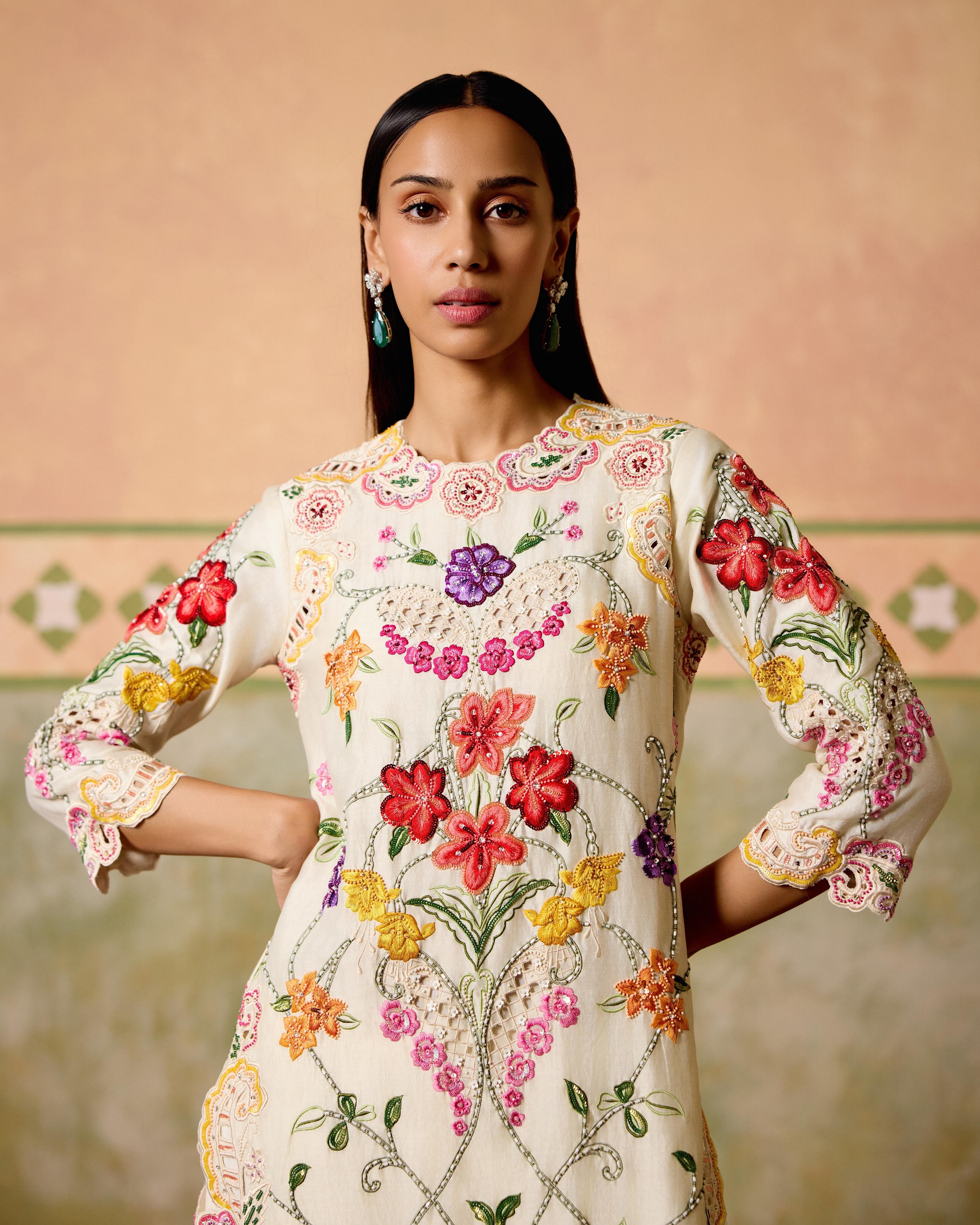 IVORY FLORAL THREADWORK AND CUTWORK KURTA WITH PANTS