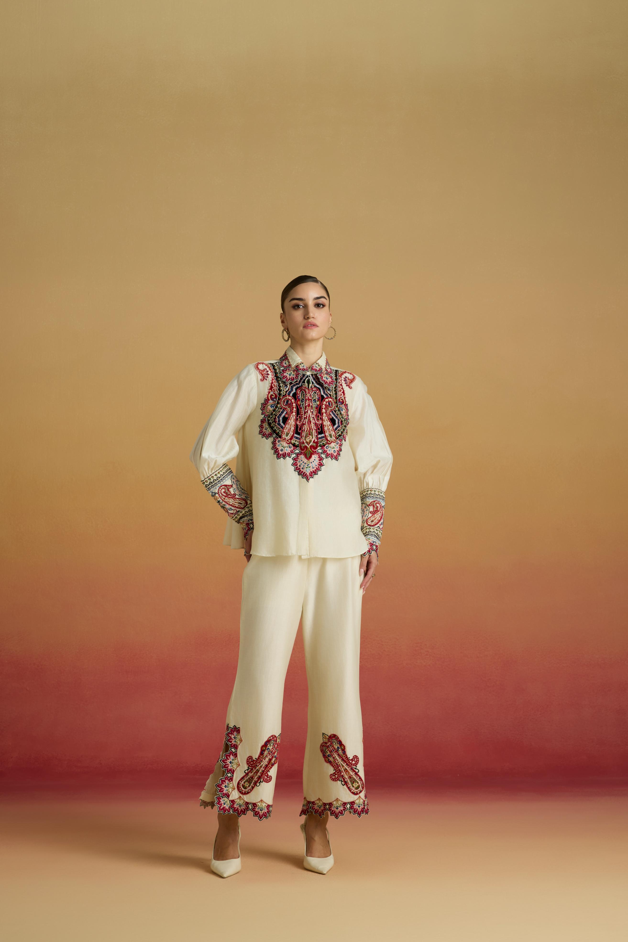 IVORY PAISLEY APPLIQUE SHIRT