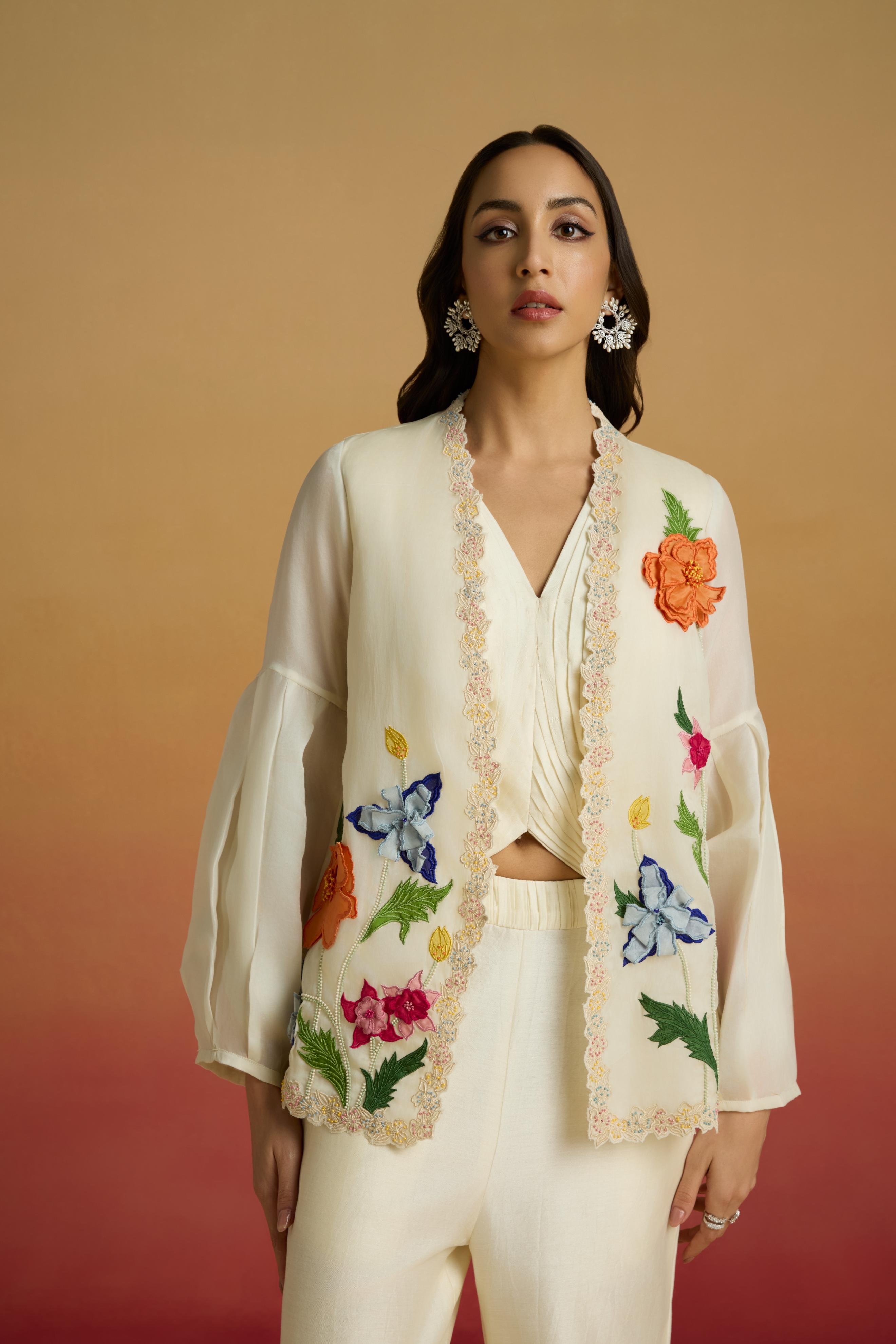 IVORY 3D FLORAL APPLIQUE FLARED JACKET